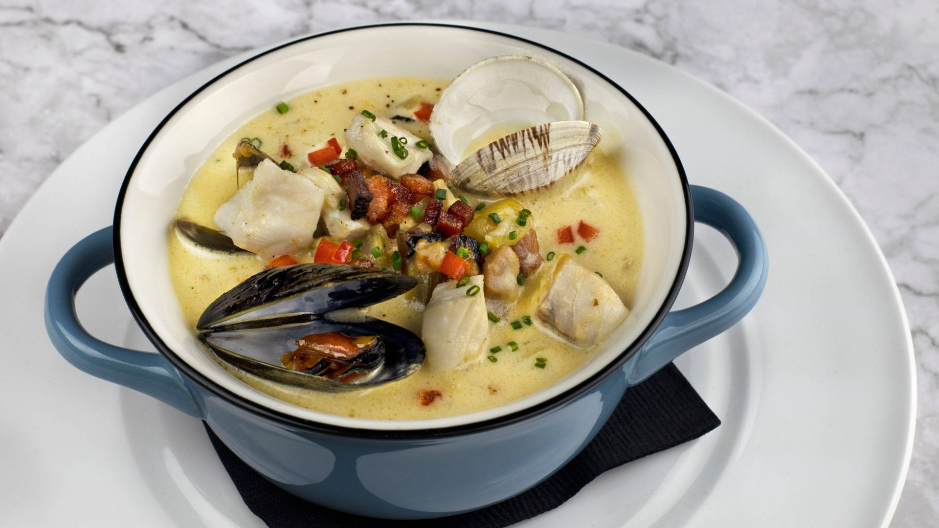 mussel and clam chowder soup, blue ceramic bowl, bacon, Full HD Desktop Wallpaper