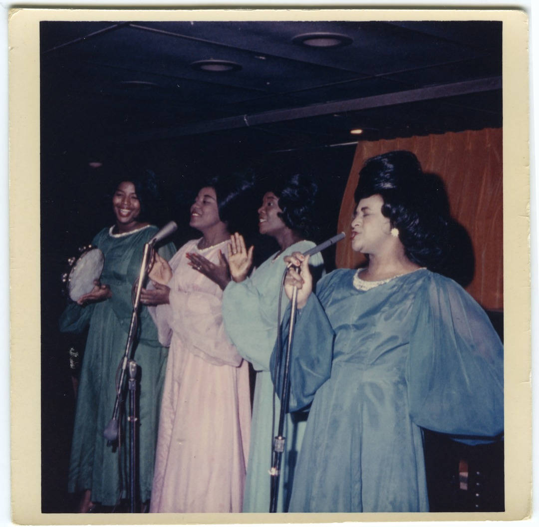 Clara Ward Singers, flowing gowns, microphones, SD Desktop Wallpaper