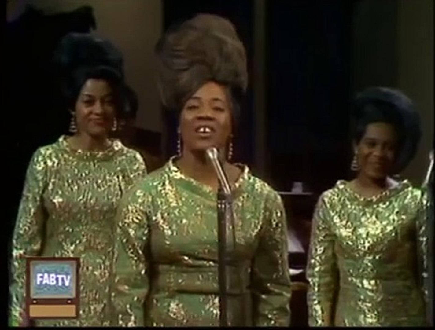 Clara Ward Singers, shimmering green sequined dresses, tall dramatic hats, HD Desktop Wallpaper