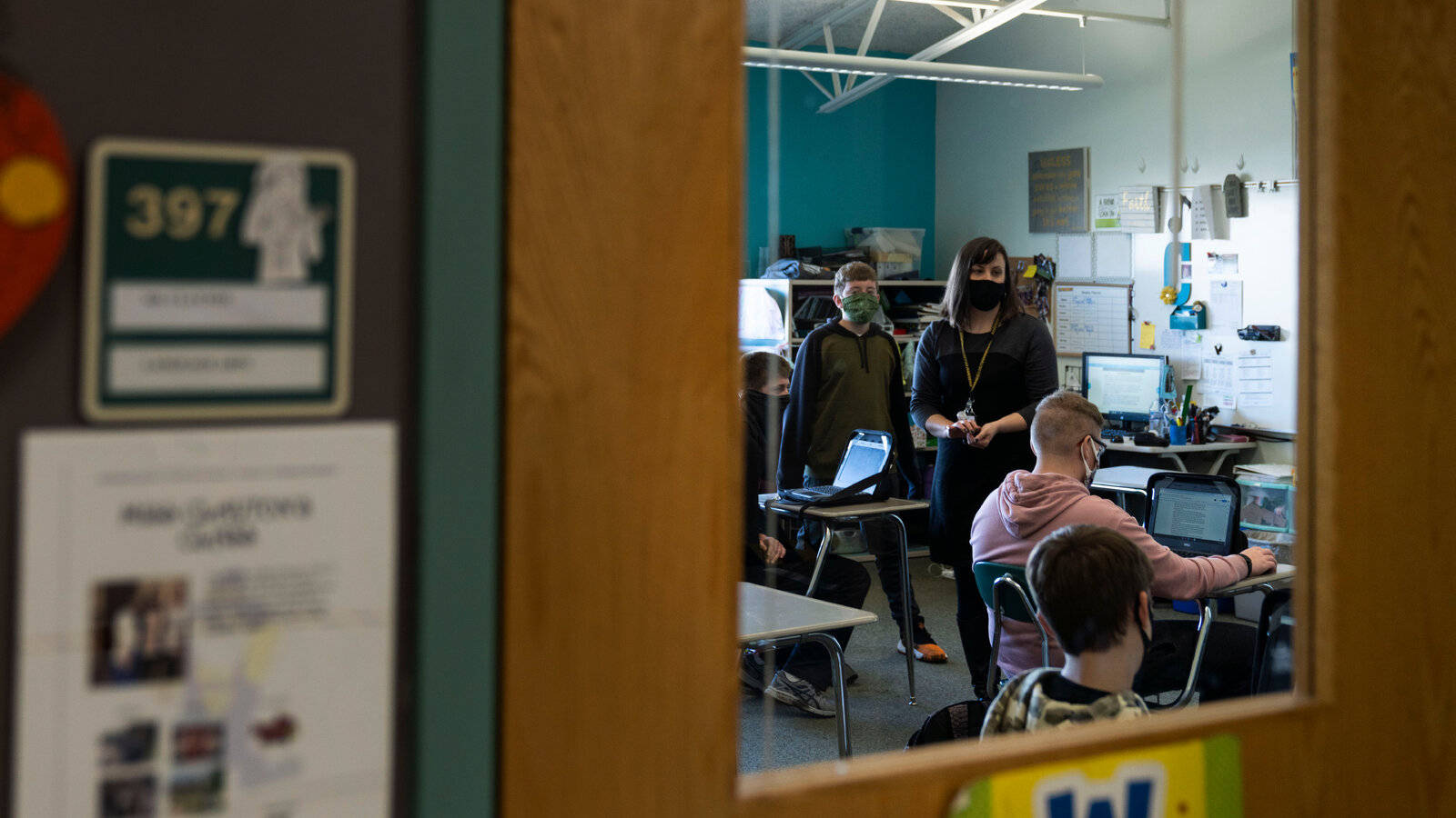 teacher classroom face mask, COVID-19 pandemic, wooden door frame, HD Desktop Wallpaper