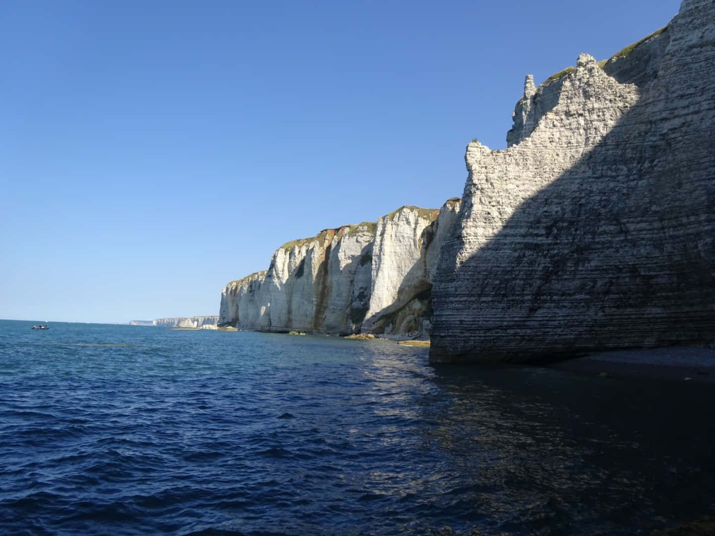 Claude Monet, white chalk cliffs, deep blue ocean waters, HD Desktop Wallpaper