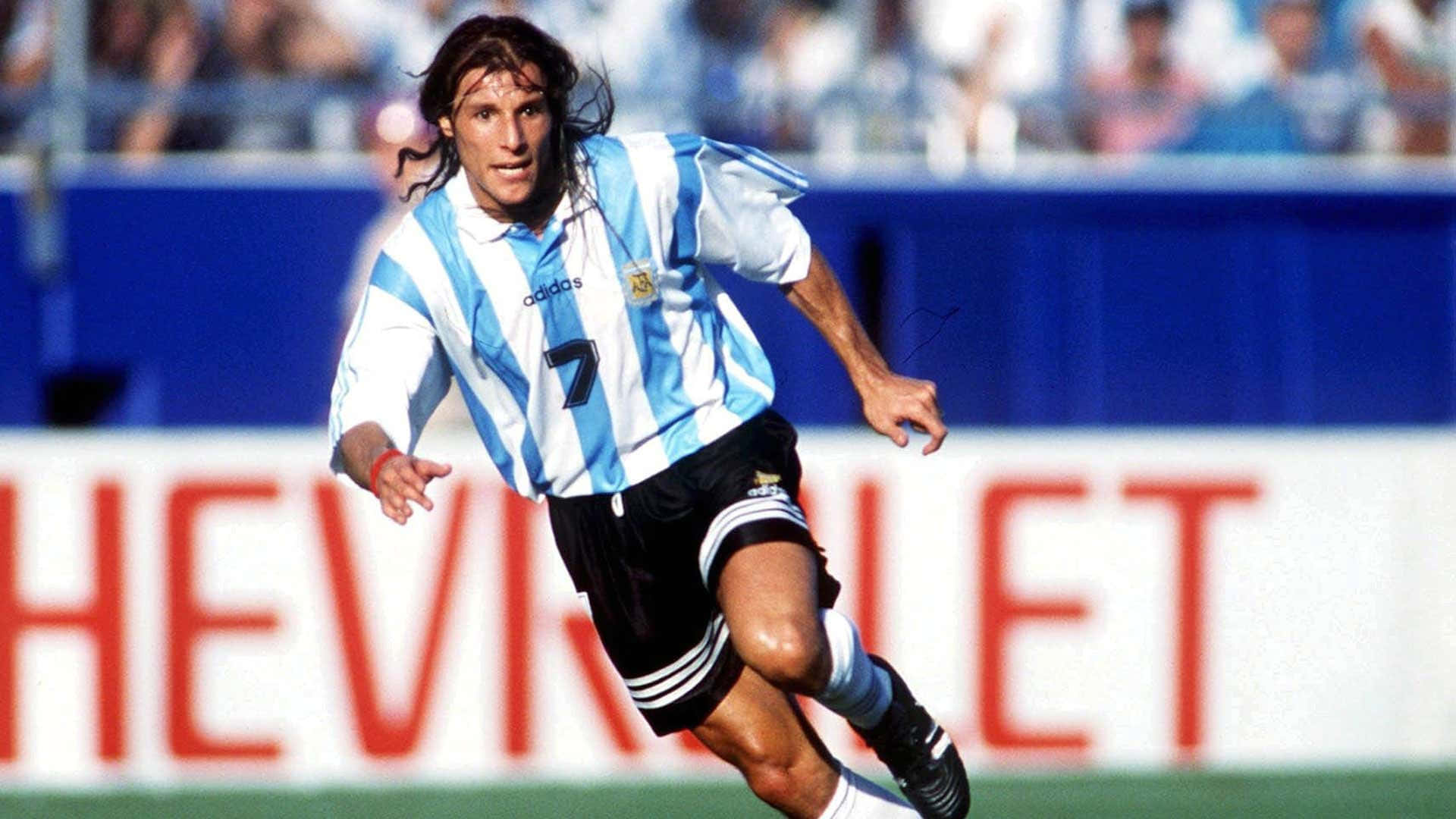 Claudio Caniggia, 1994 FIFA World Cup, blue and white striped jersey, Full HD Desktop Wallpaper