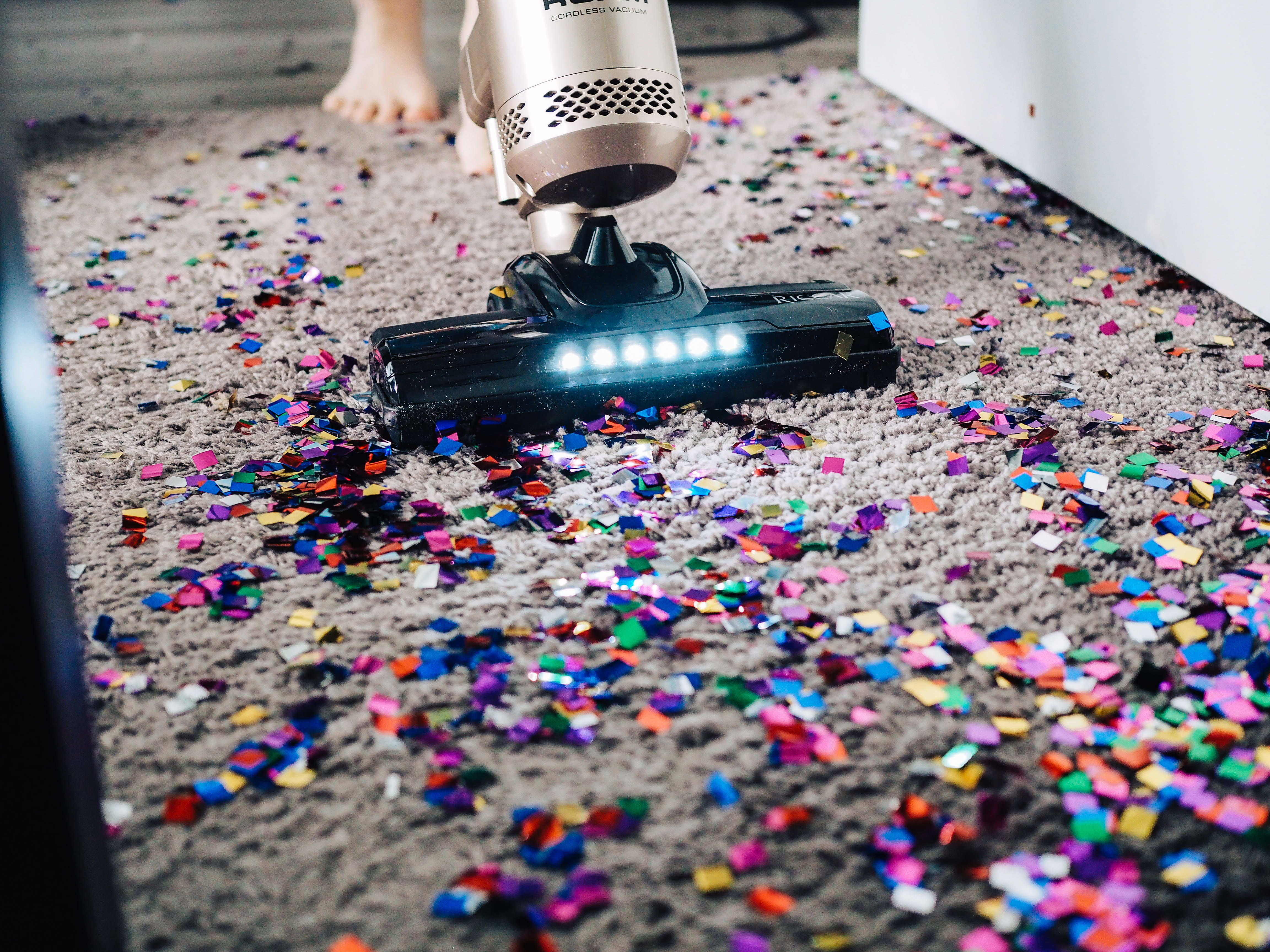 cordless vacuum cleaner, colorful confetti, gray carpet, 4K Desktop Wallpaper