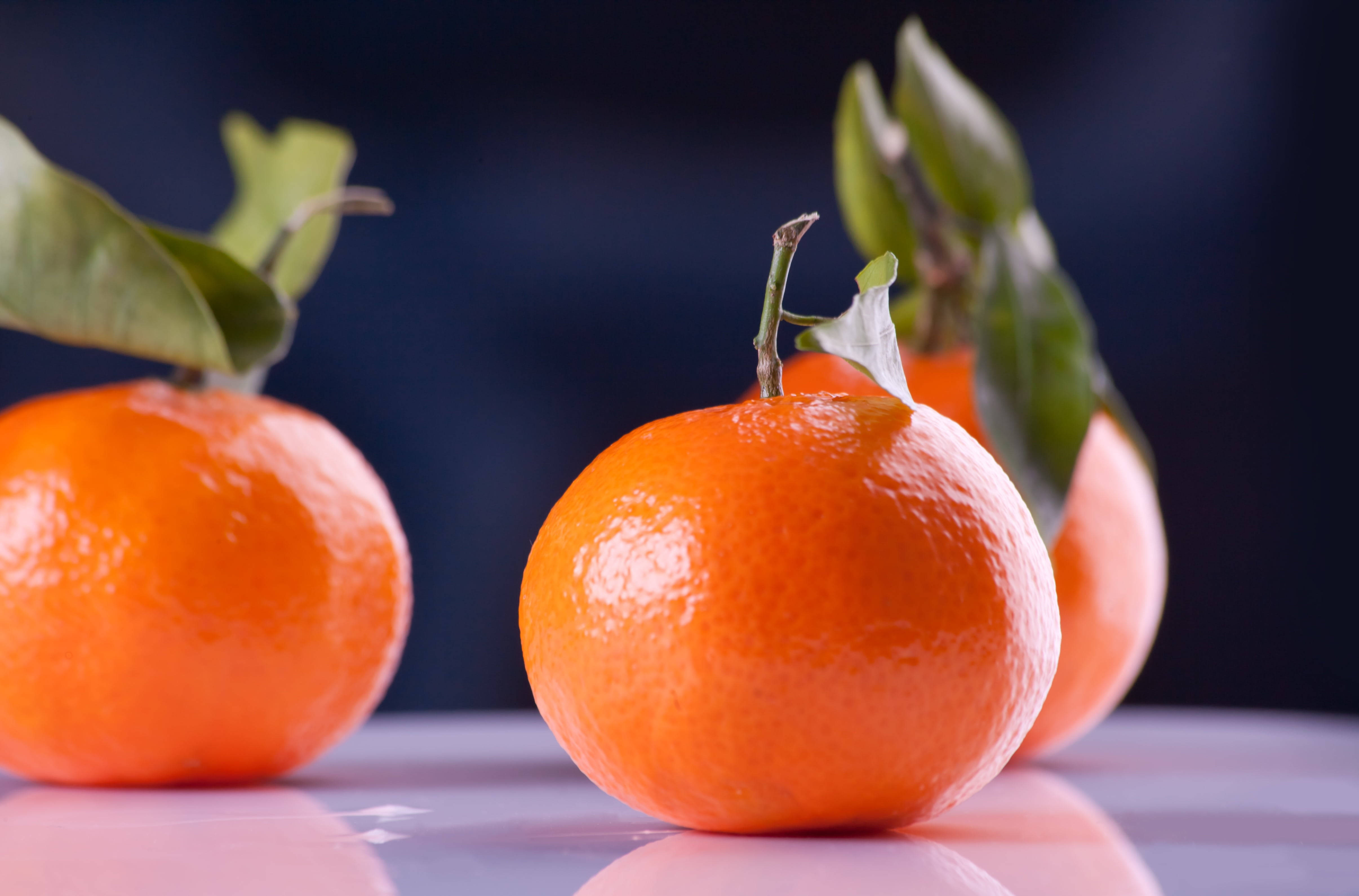 Clementine, orange mandarins, green leaves, 4K Desktop Wallpaper