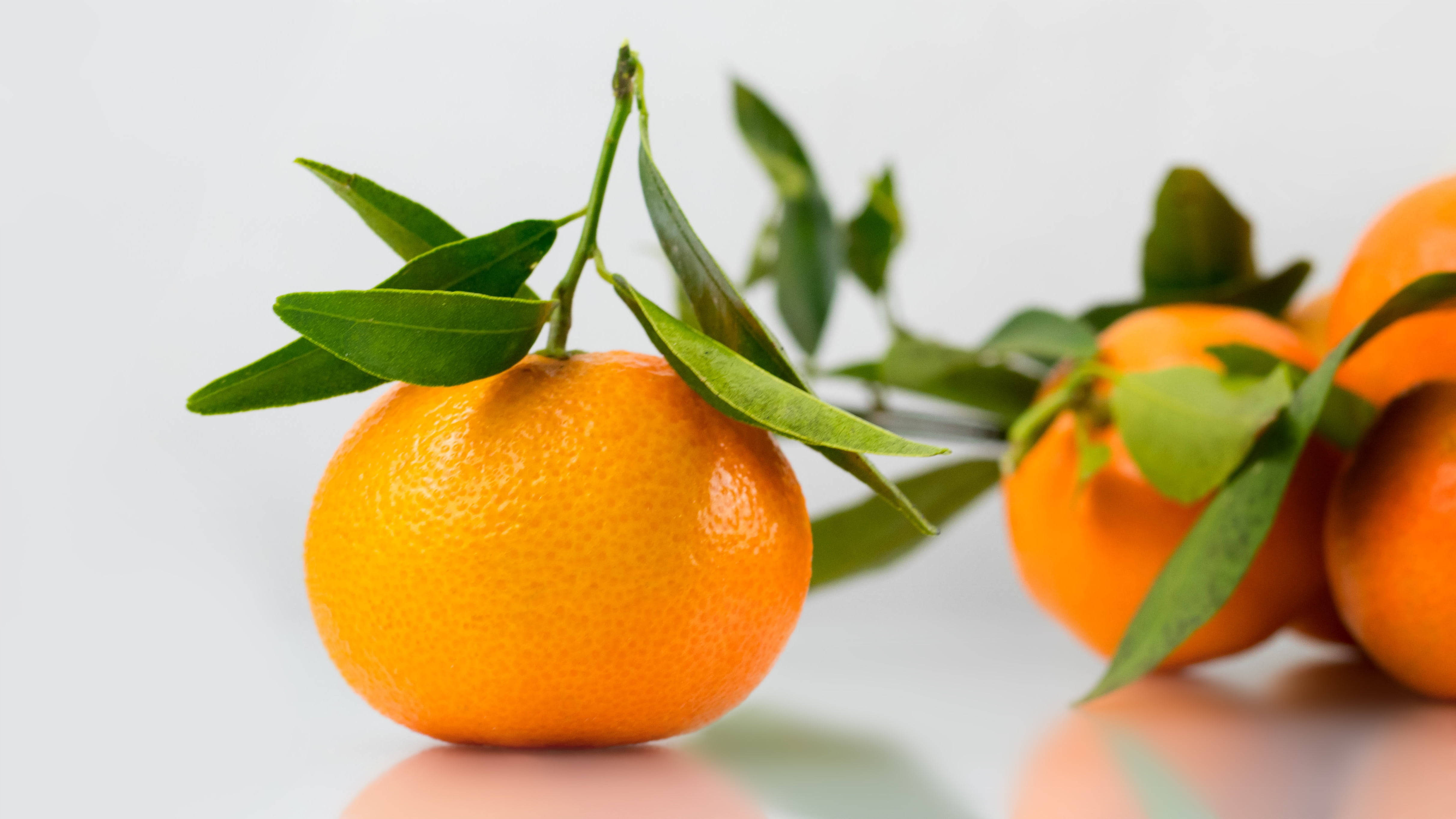 Clementine, orange tangerine, fresh green leaves, 4K Desktop Wallpaper
