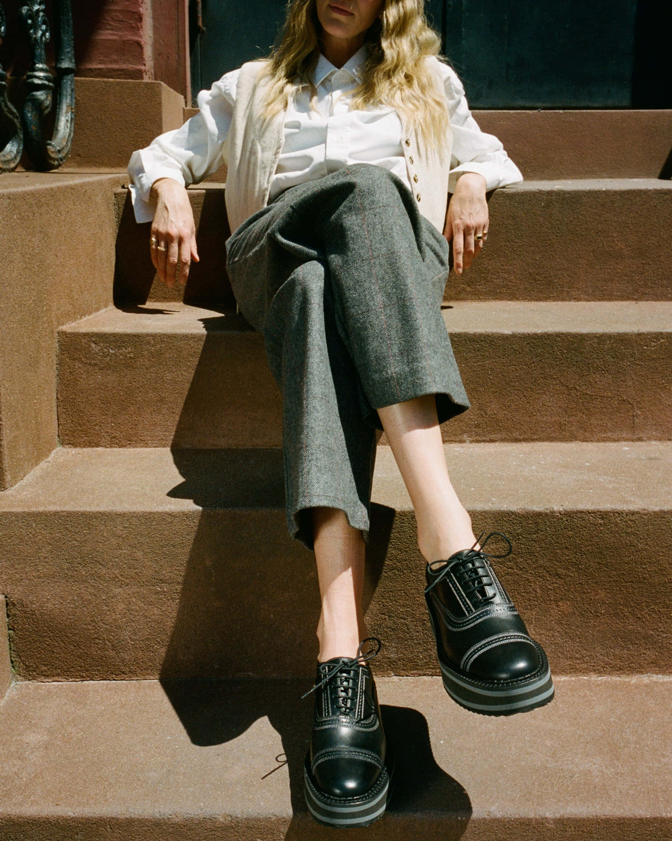 Clergerie, patent leather shoes, black platform shoes, 2K Phone Wallpaper