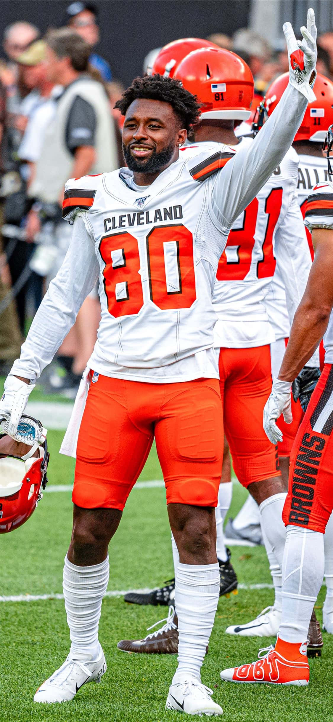 Cleveland Browns, white and orange uniform, green field, Full HD Phone Wallpaper