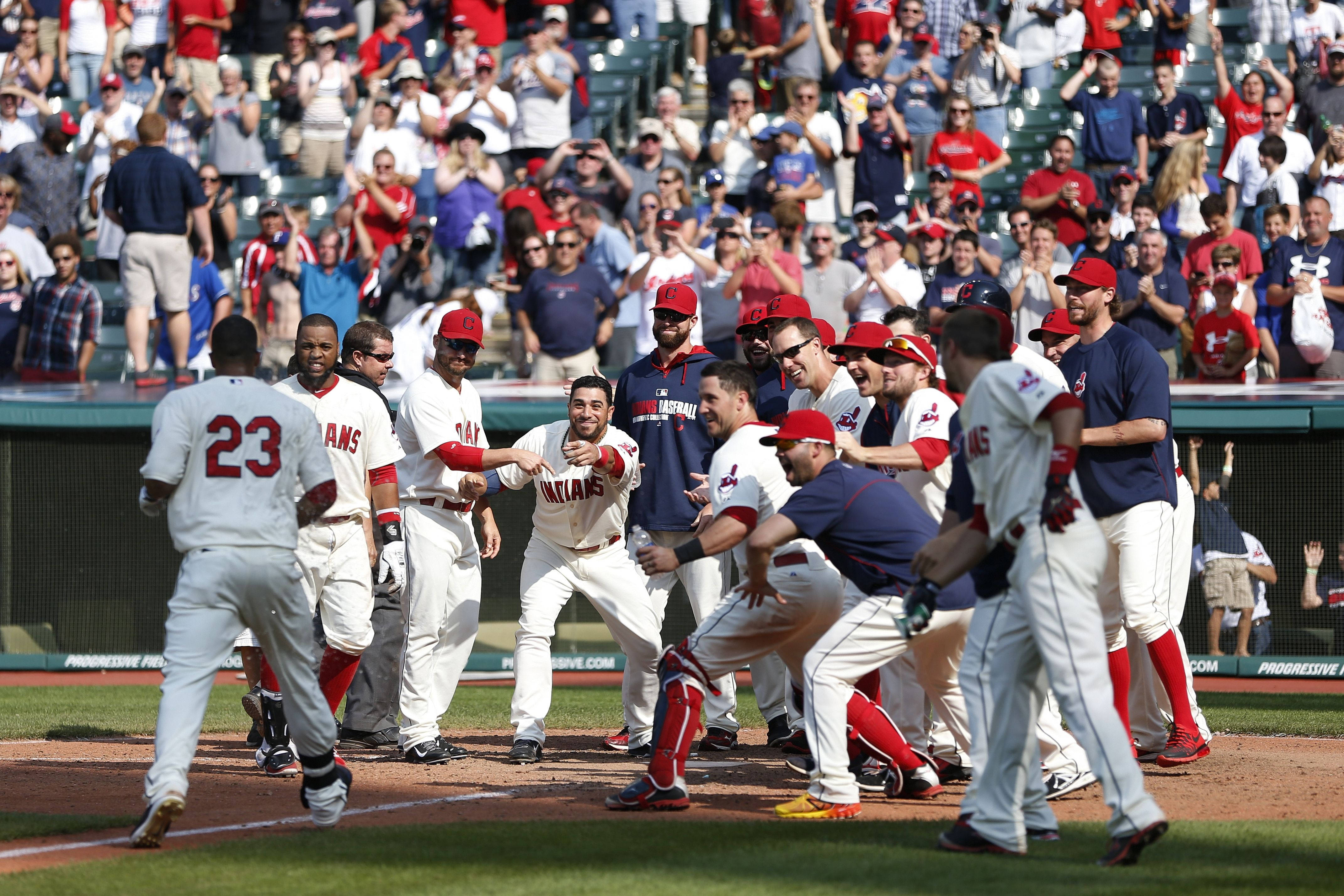 Cleveland Indians, home run, white uniforms, 4K Desktop Wallpaper