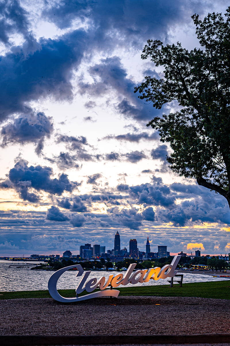 Cleveland, glowing Cleveland sign, twilight skyline, SD Phone Wallpaper