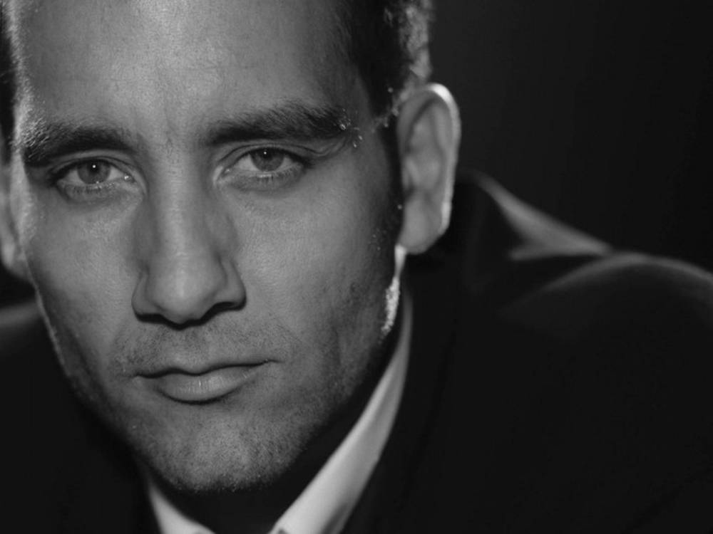 Clive Owen, black and white, close-up portrait, SD Desktop Wallpaper