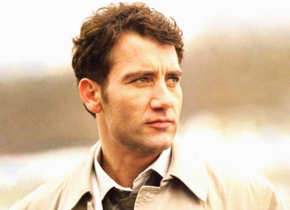 Clive Owen, tousled brown hair, beige trench coat, SD Desktop Wallpaper