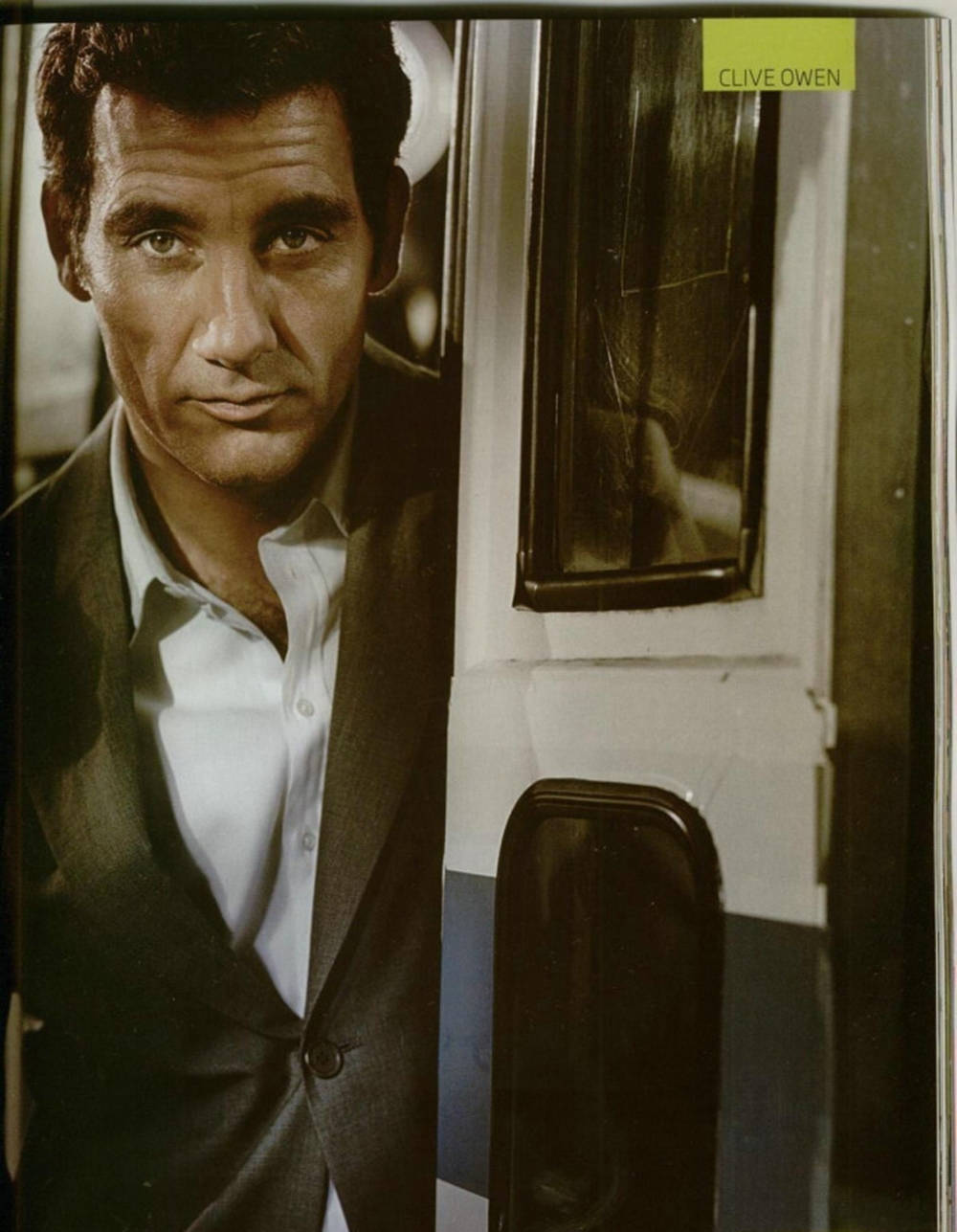 Clive Owen, door, train car door, HD Phone Wallpaper