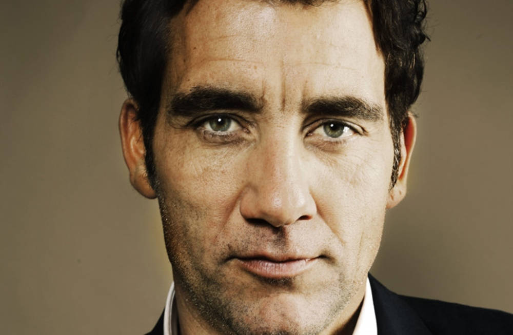 Clive Owen, intense green eyes, dark hair, SD Desktop Wallpaper