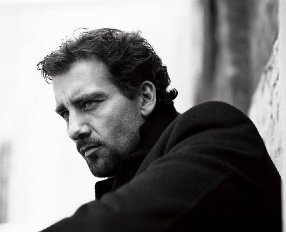 Clive Owen, black and white portrait, tousled hair, SD Desktop Wallpaper