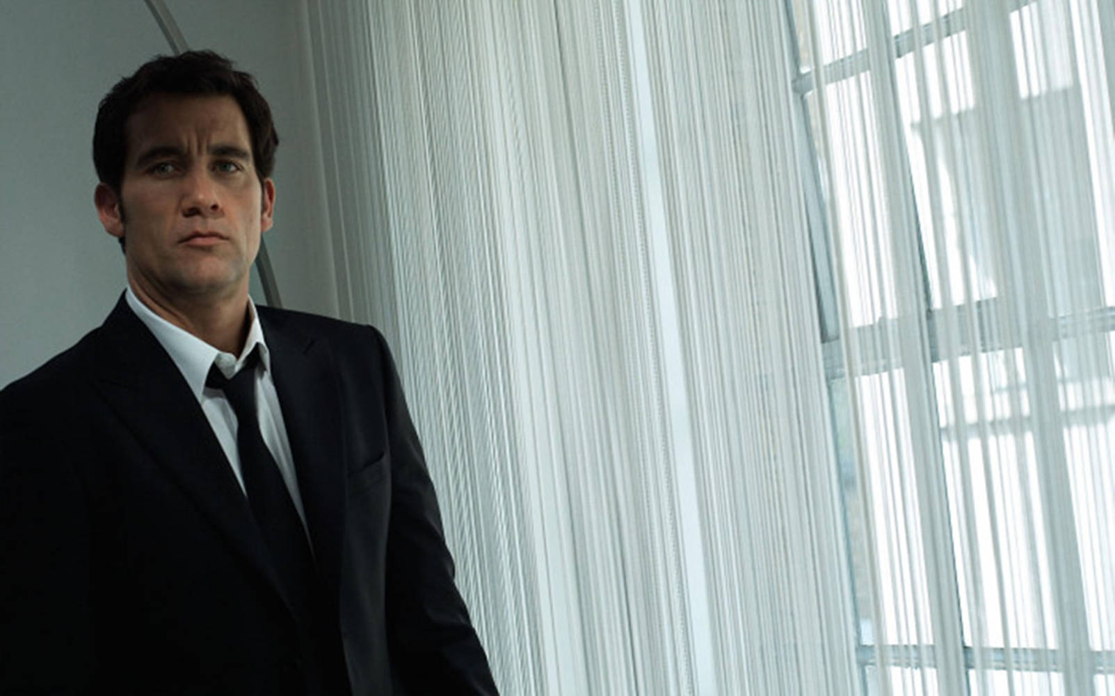Clive Owen, white curtain, dark suit, HD Desktop Wallpaper