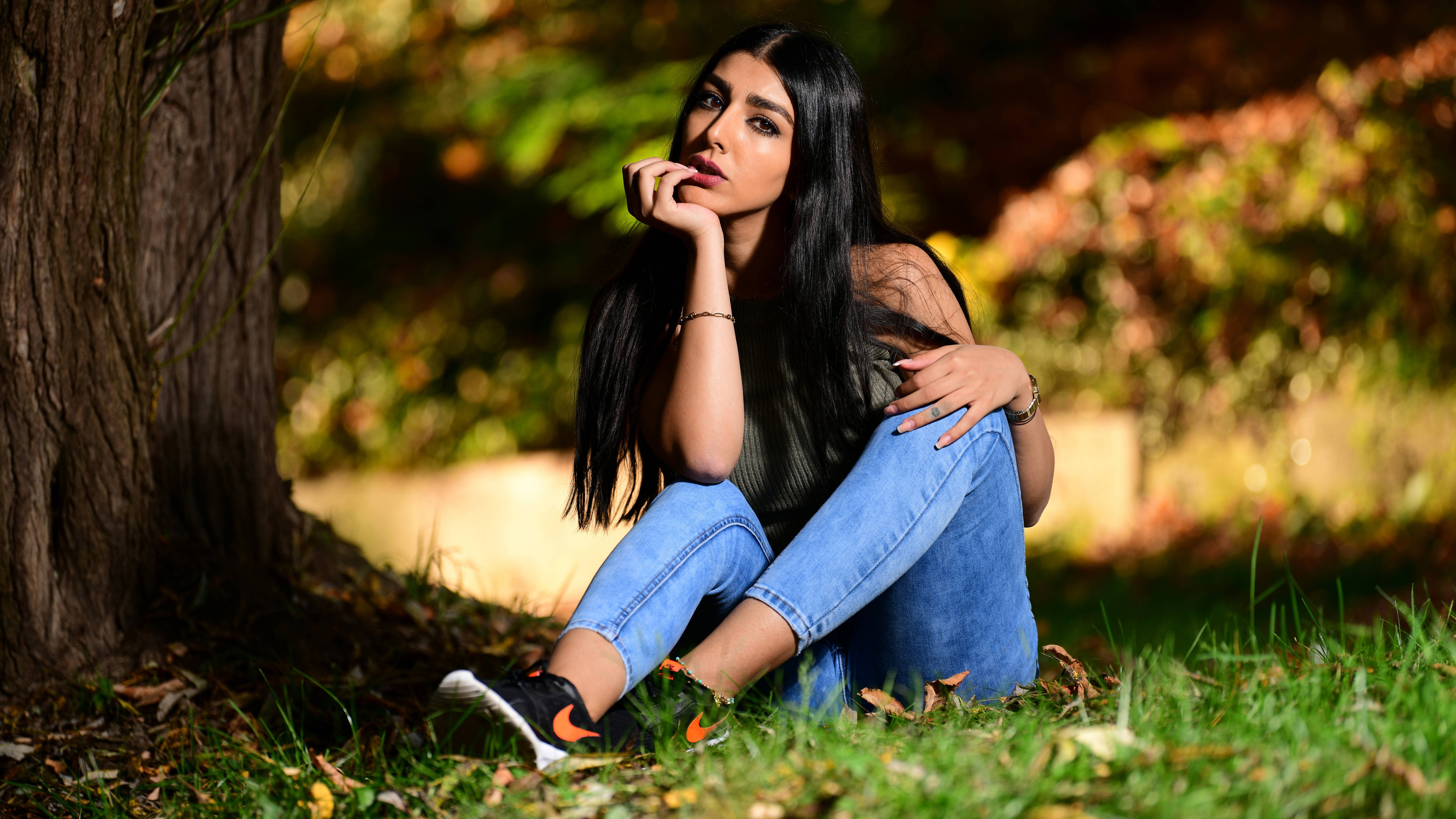 woman model, jeans, autumn forest, 5K Desktop Wallpaper
