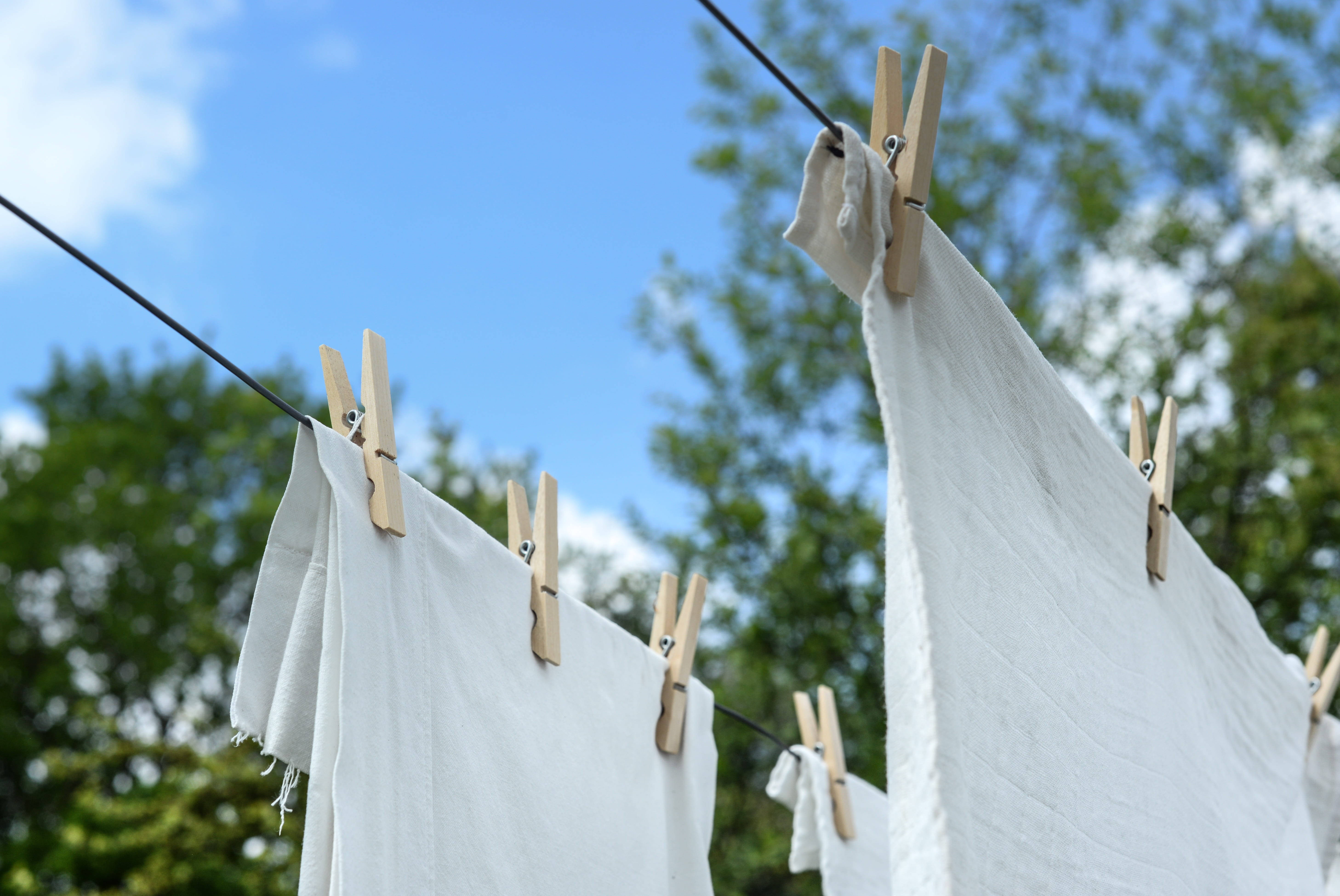 clothes line, white linen sheets, wooden pegs, 5K Desktop Wallpaper