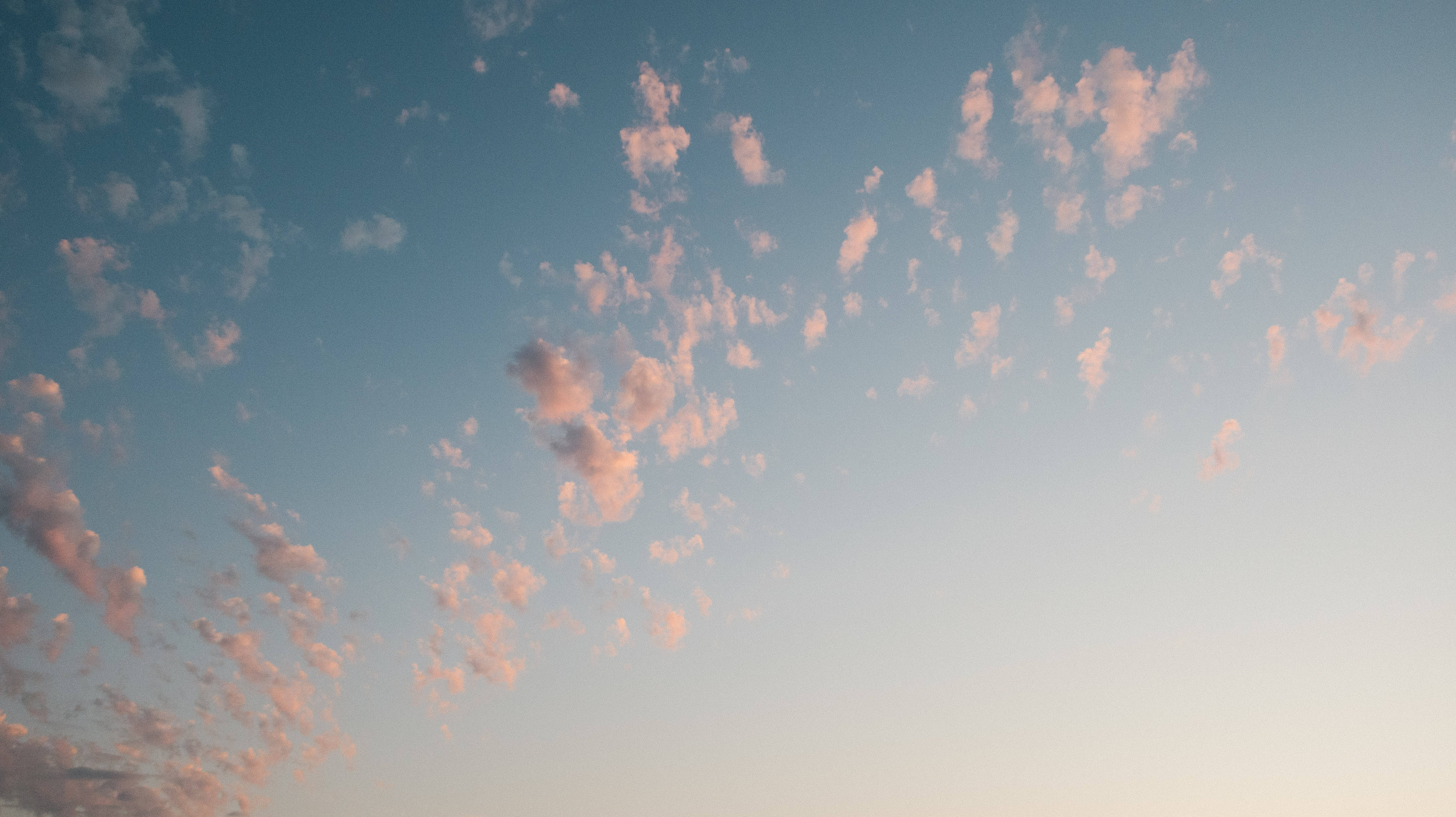 pink clouds, twilight sky, blue to pale peach transition, 5K Desktop Wallpaper