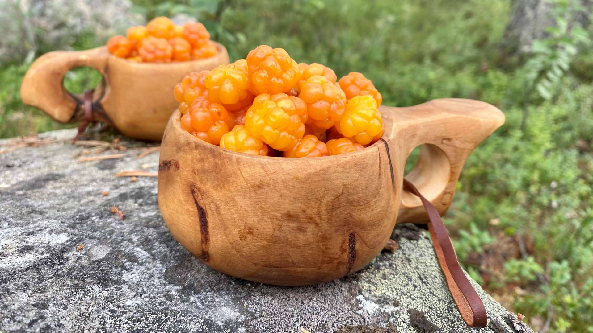 cloudberries, wooden pots, mossy rock, Full HD Desktop Wallpaper
