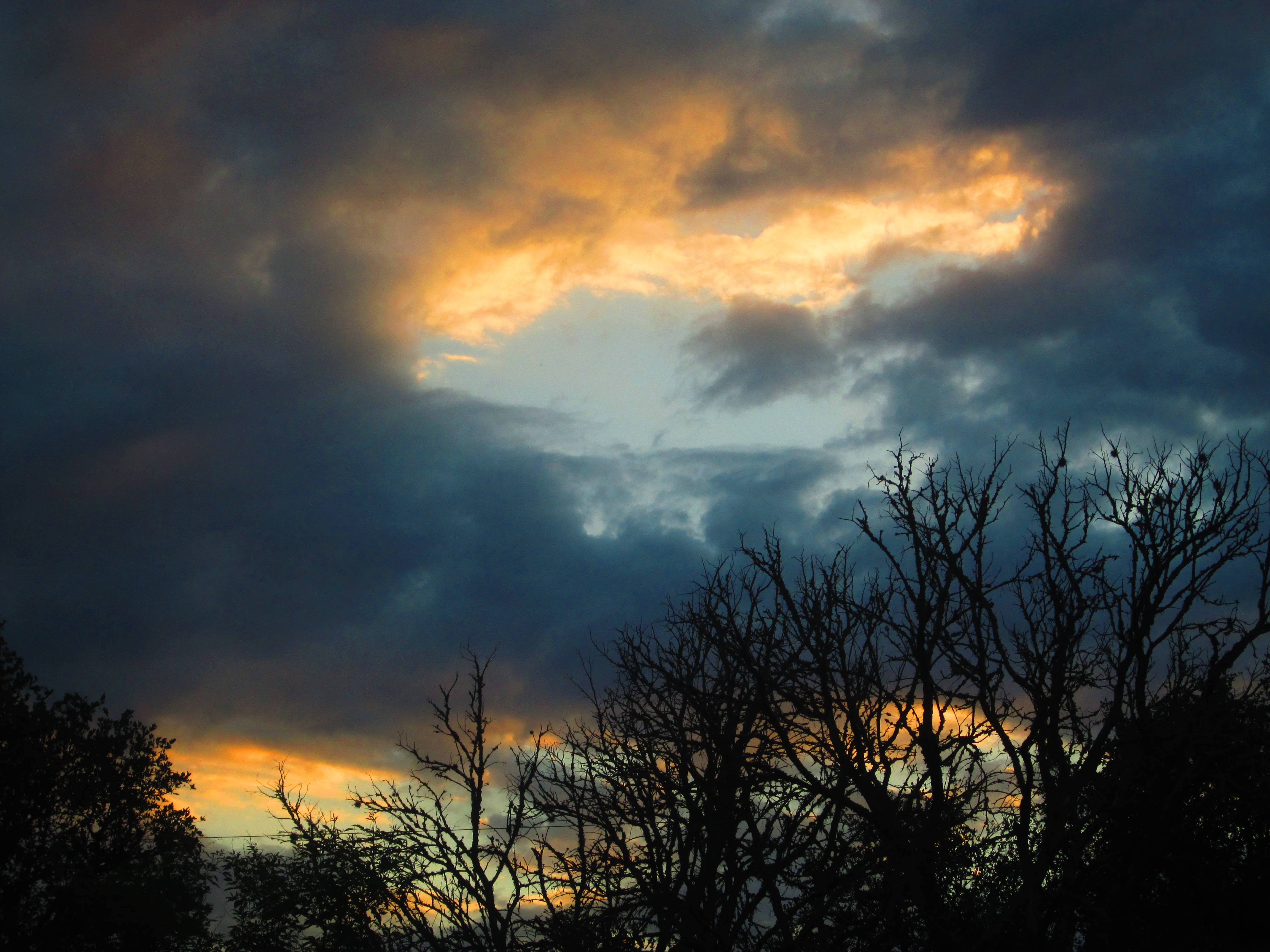 Gloomy Clouds Aesthetics, dramatic sunset, dark clouds, 4K Desktop Wallpaper