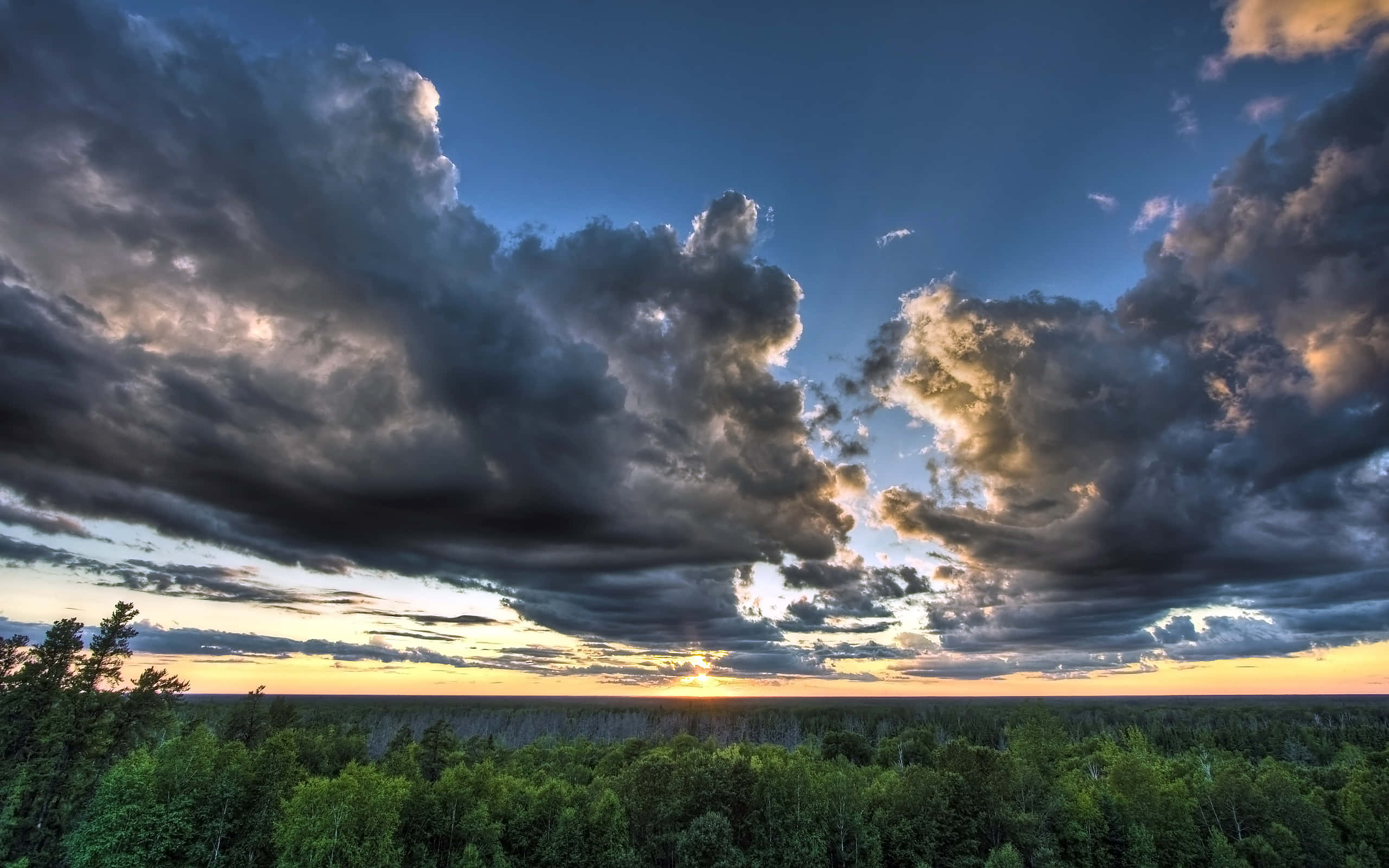 dramatic cloudy sky, sunset, amber, 2K Desktop Wallpaper