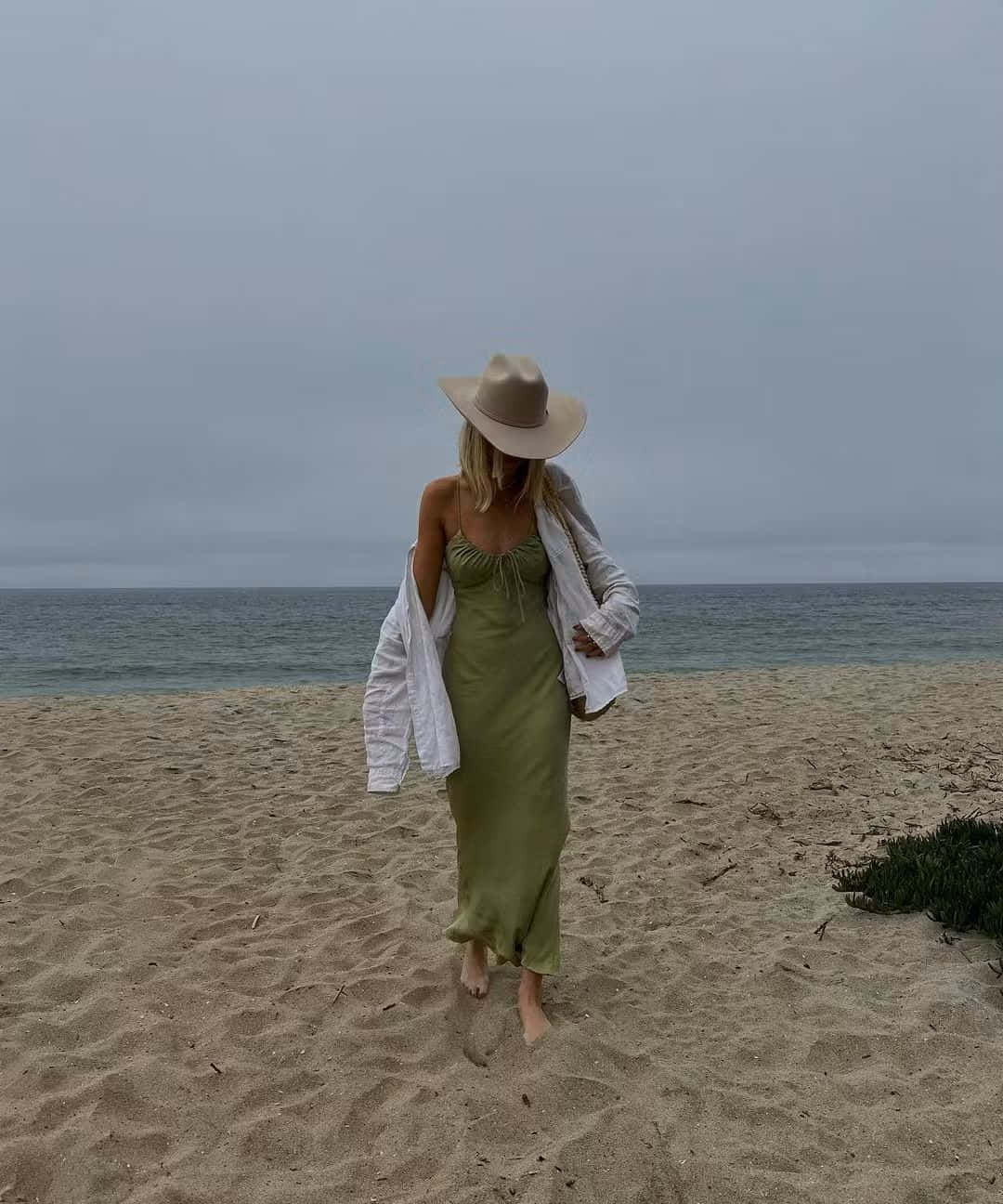 Coastal Cowgirl, green dress, beige hat, HD Phone Wallpaper