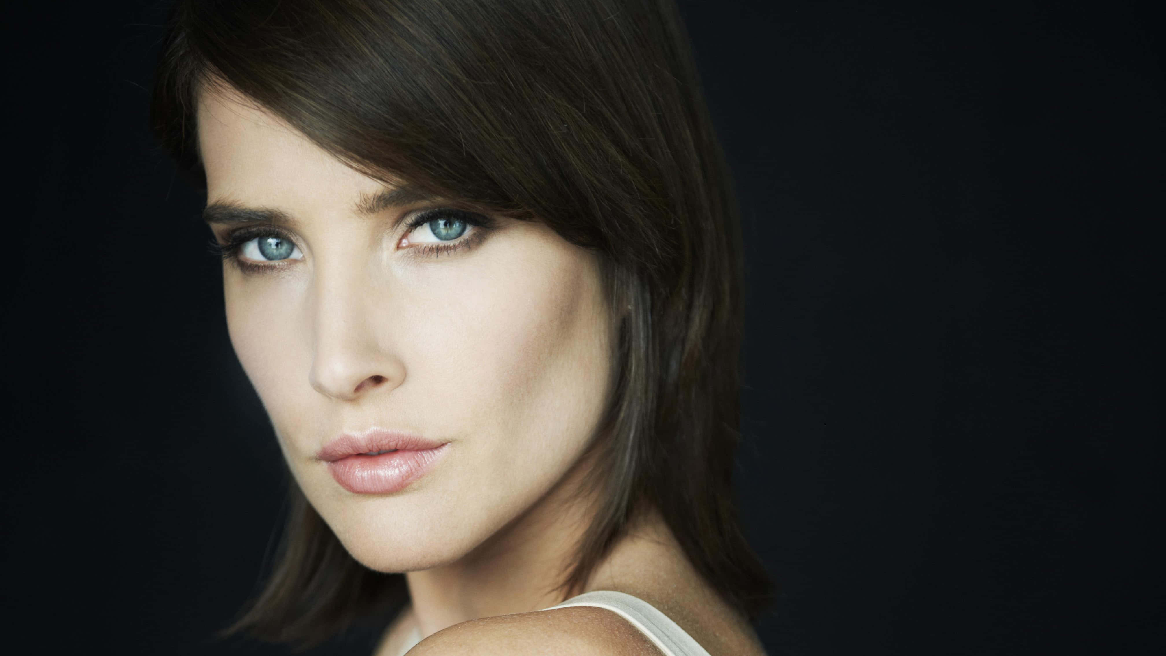 Cobie Smulders, piercing blue eyes, dark hair, 4K Desktop Wallpaper
