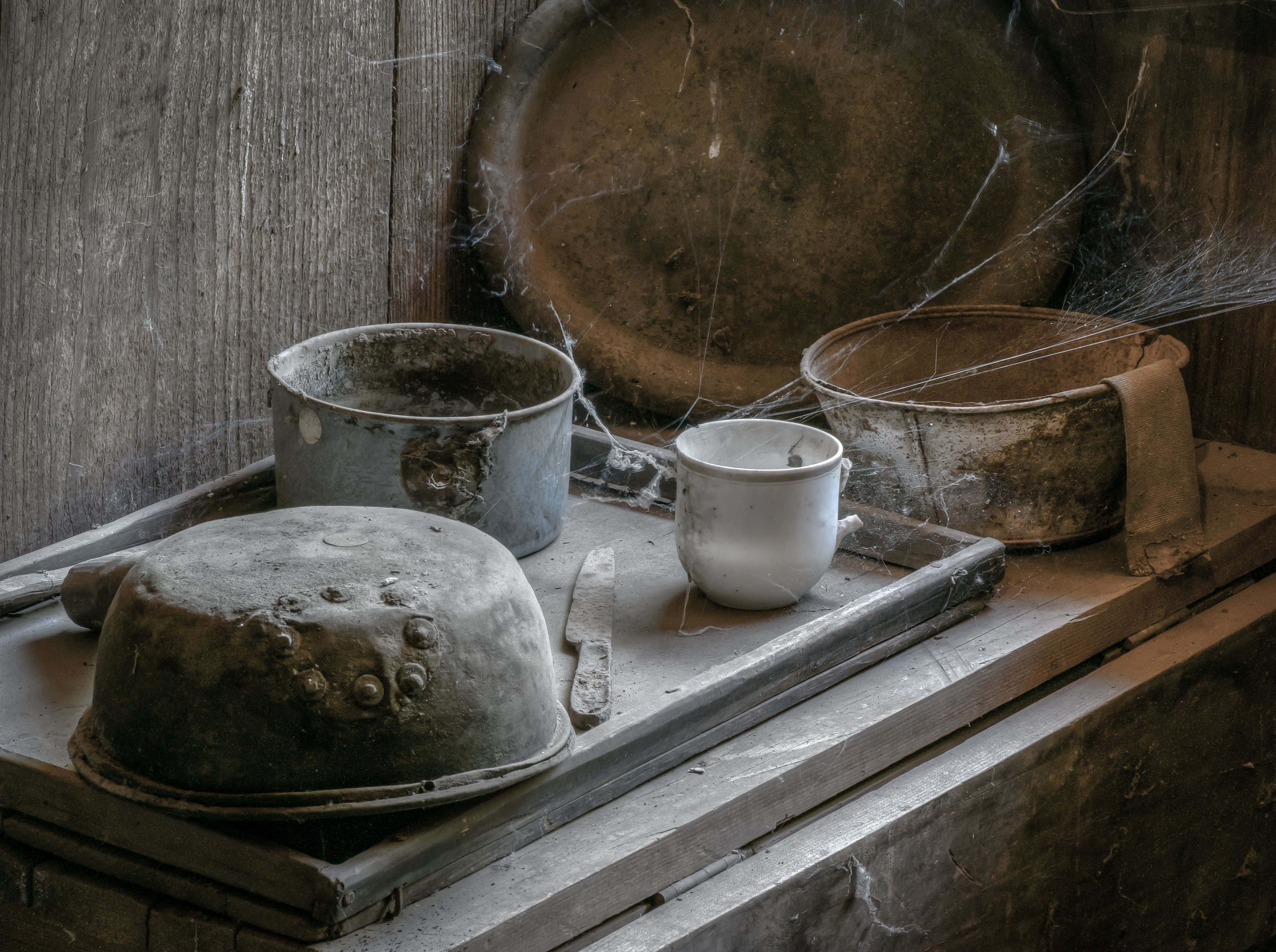 Cobwebs, vintage kitchenware, wooden tray, 4K Desktop Wallpaper