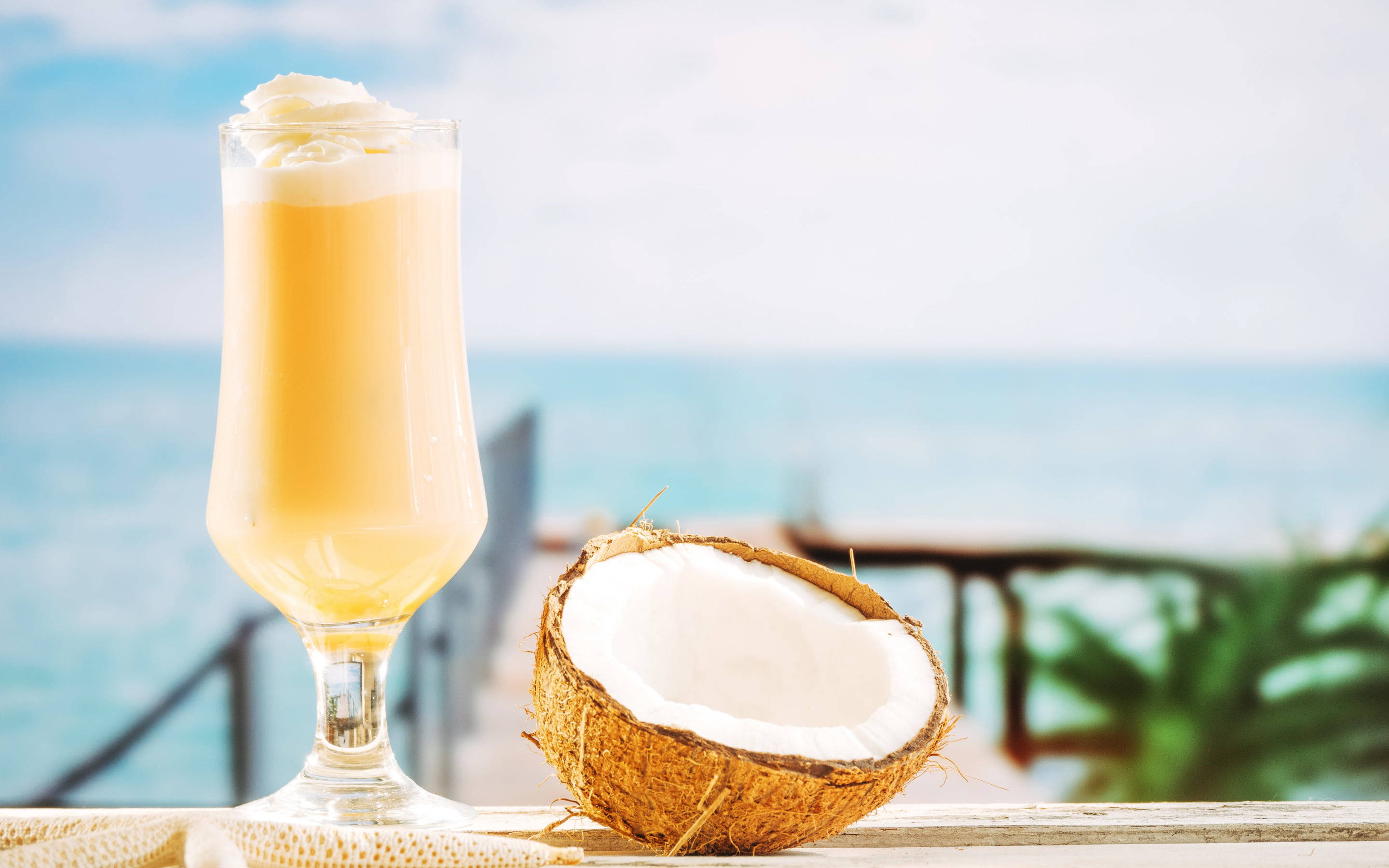 coconut shake, whipped cream, turquoise ocean, 2K Desktop Wallpaper
