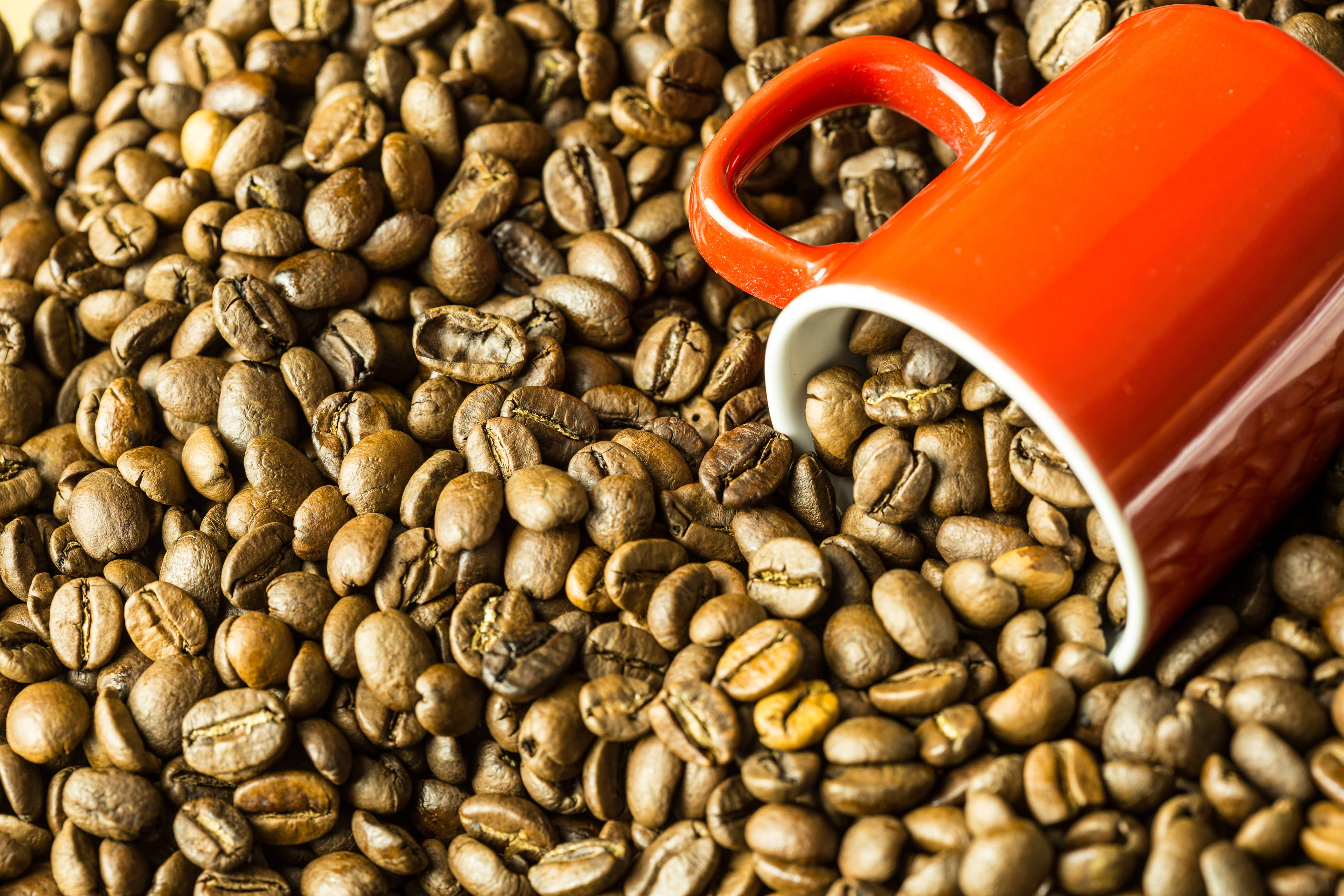 large red mug, roasted coffee beans, textured surface, 4K Desktop Wallpaper