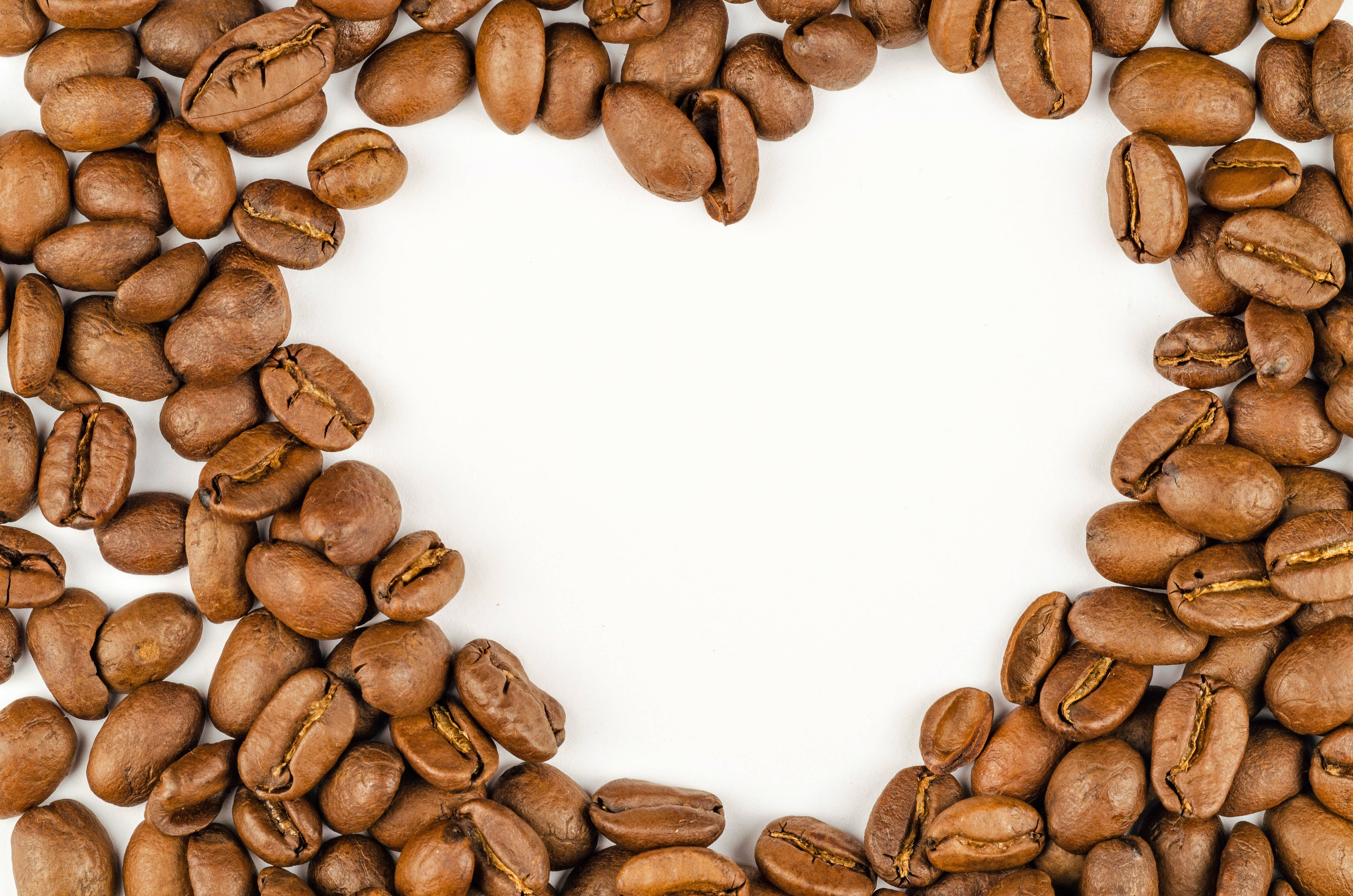 medium roast coffee beans, heart, blank white center, 4K Desktop Wallpaper