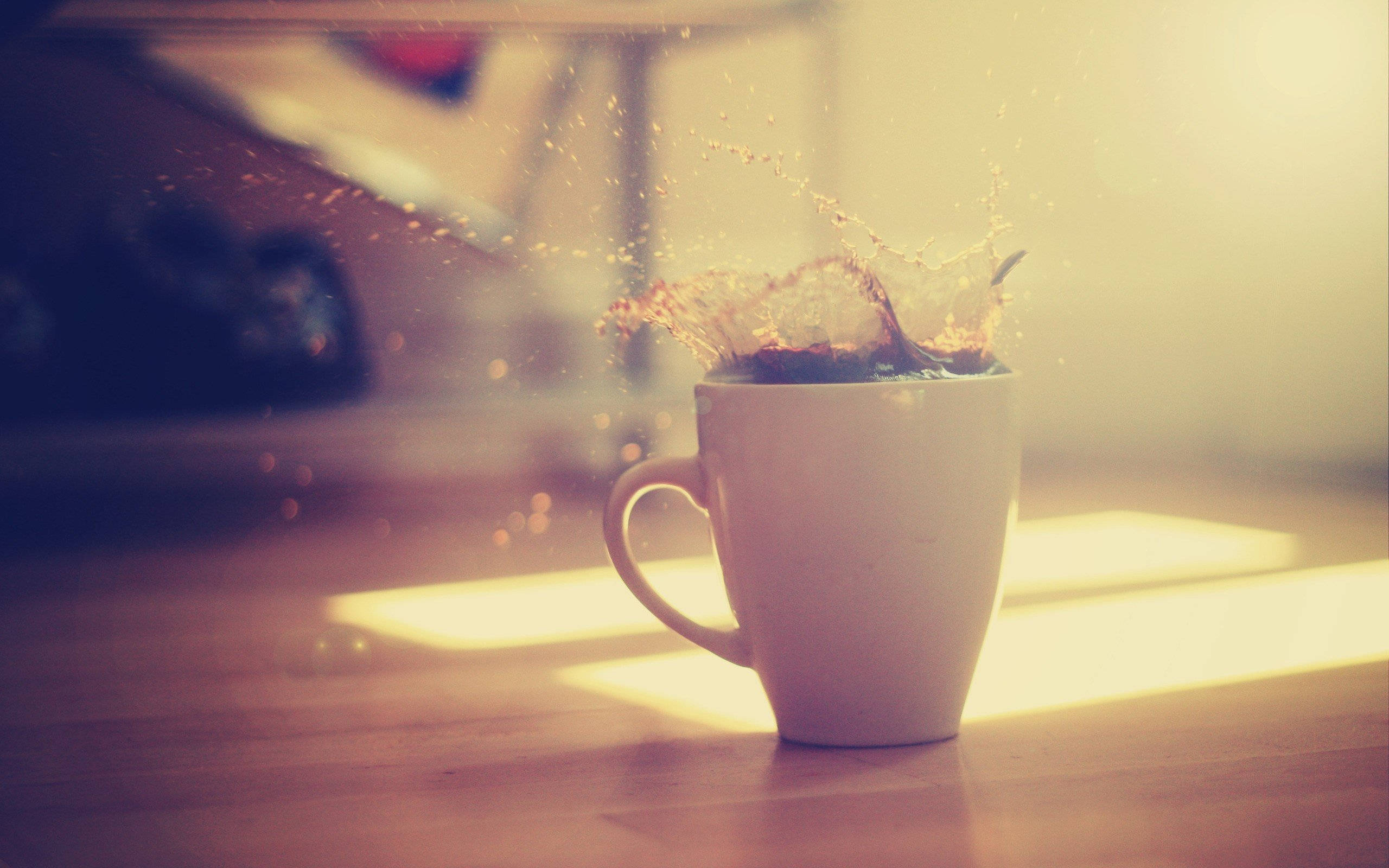 white mug, wooden table, dark liquid, 2K Desktop Wallpaper