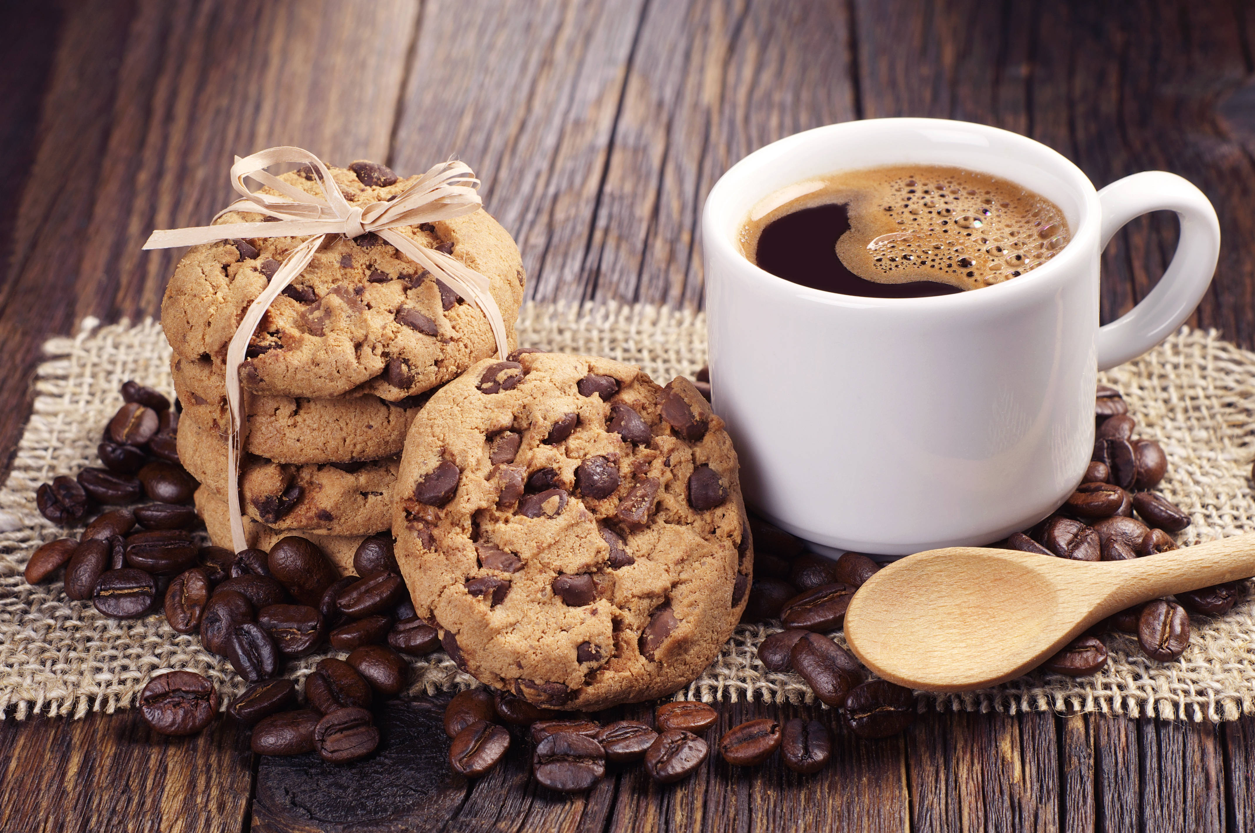 coffee cup, chocolate chip cookies, coffee beans, 4K Desktop Wallpaper