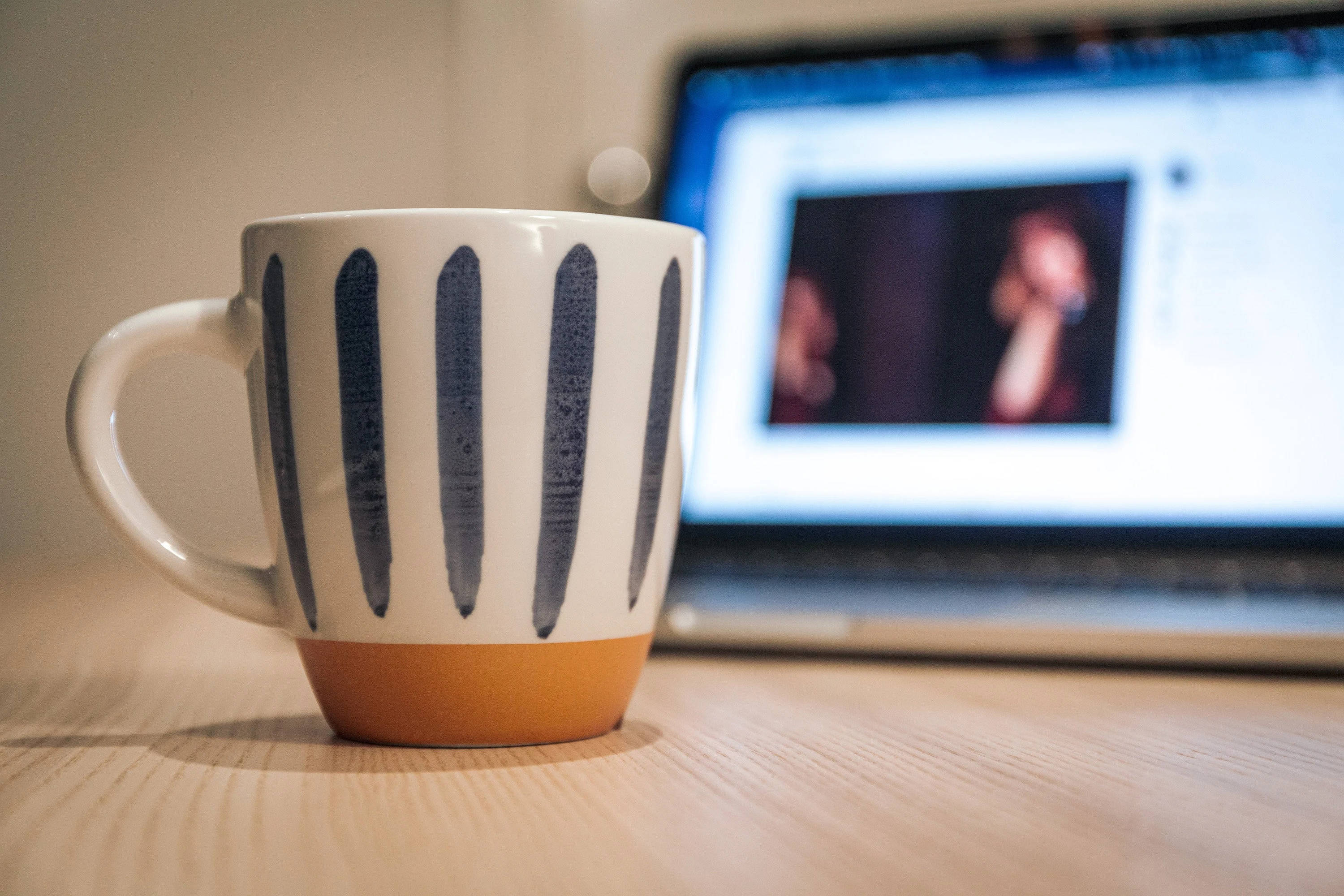 hand painted coffee cup, blue stripes, orange base, 2K Desktop Wallpaper