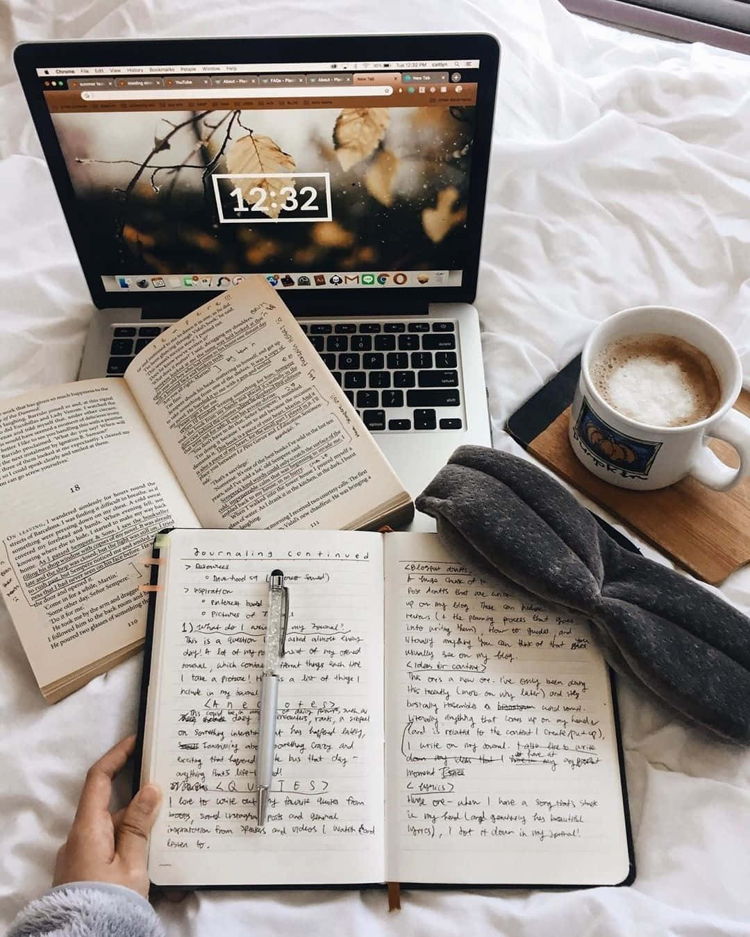 cozy study setup, laptop, leafy wallpaper, HD Phone Wallpaper