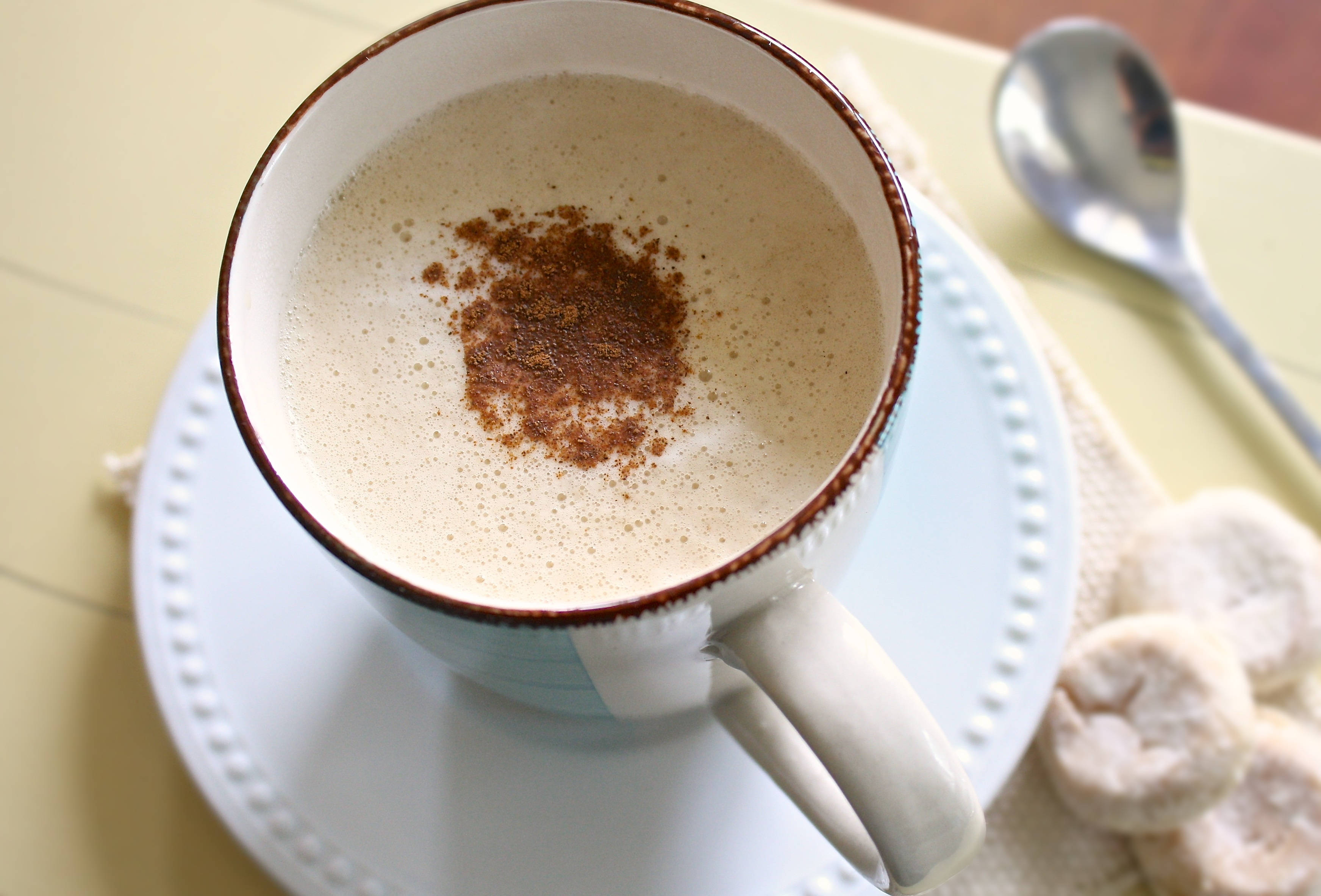 cinnamon coffee foam, creamy latte, cinnamon, 2K Desktop Wallpaper