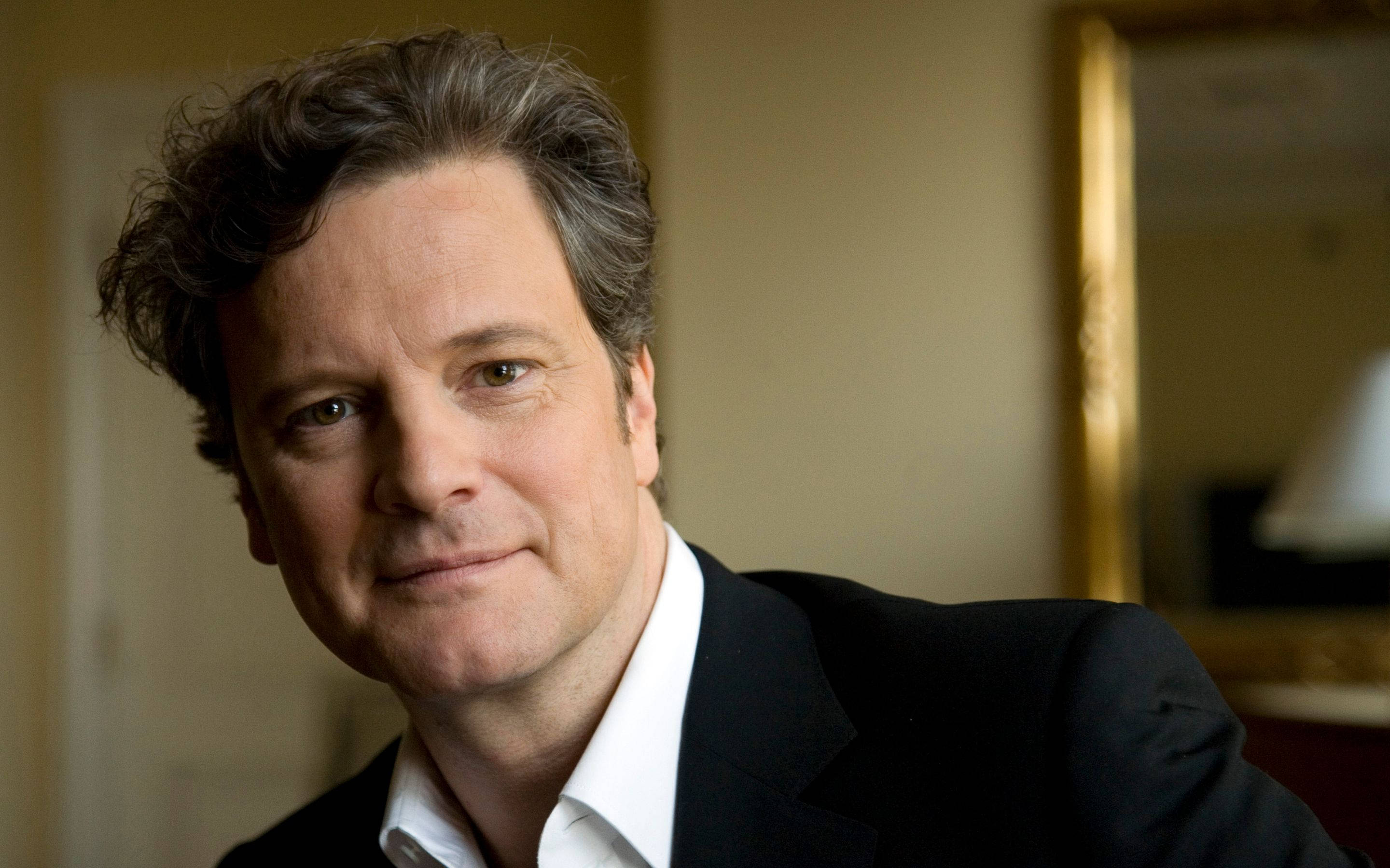 Colin Firth, 2009 photoshoot, black suit, 2K Desktop Wallpaper
