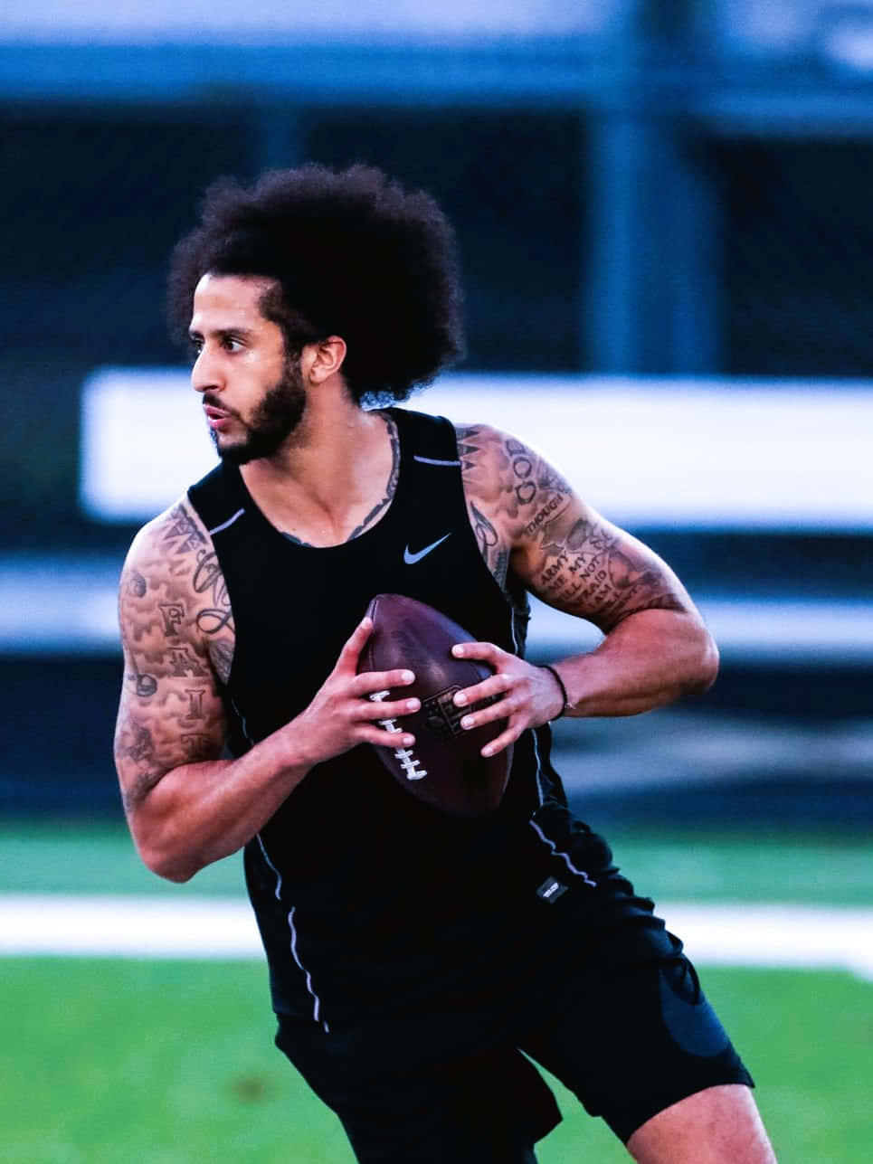 Colin Kaepernick, black gear, green field, HD Phone Wallpaper
