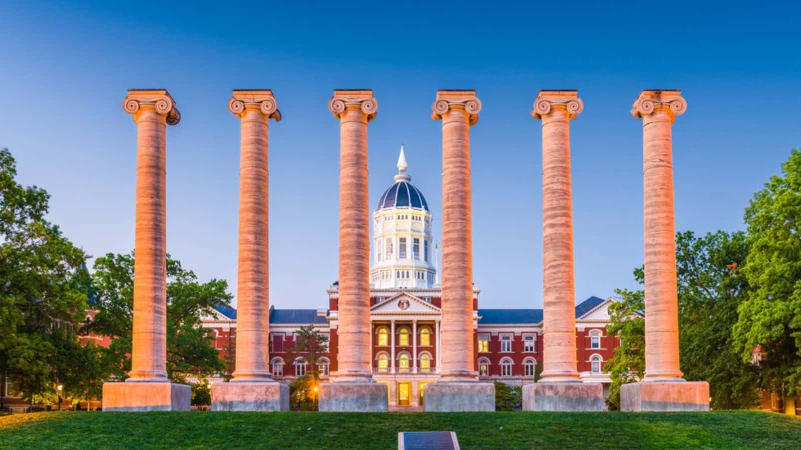 historic university columns, dusk, grassy lawn, HD Desktop Wallpaper