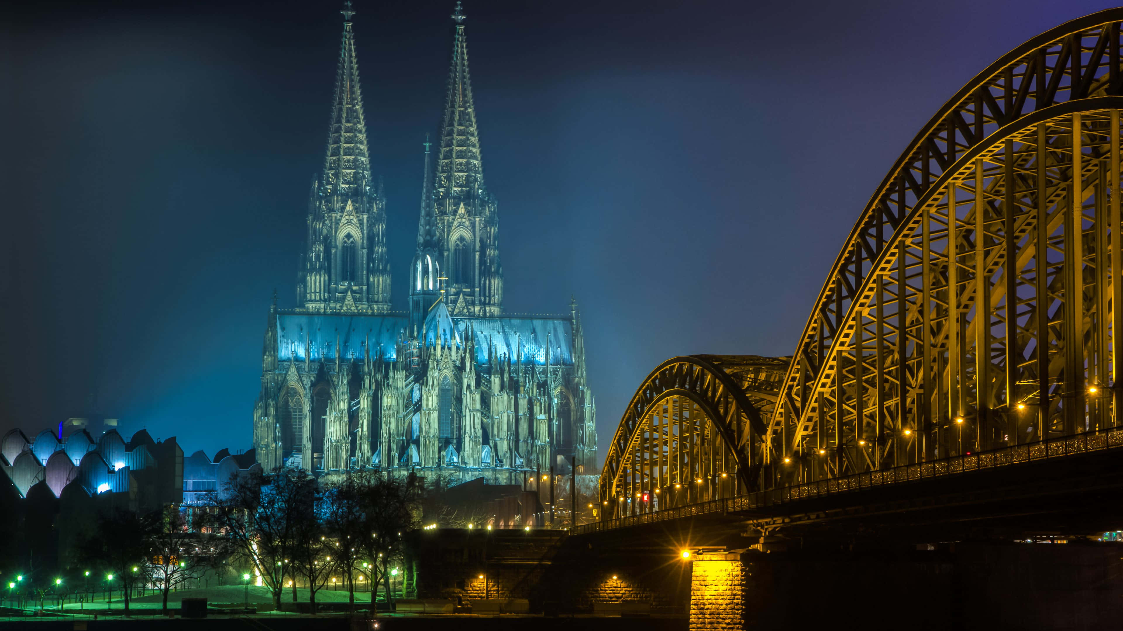 Cologne Cathedral, blue, glowing yellow steel arch bridge, 4K Desktop Wallpaper