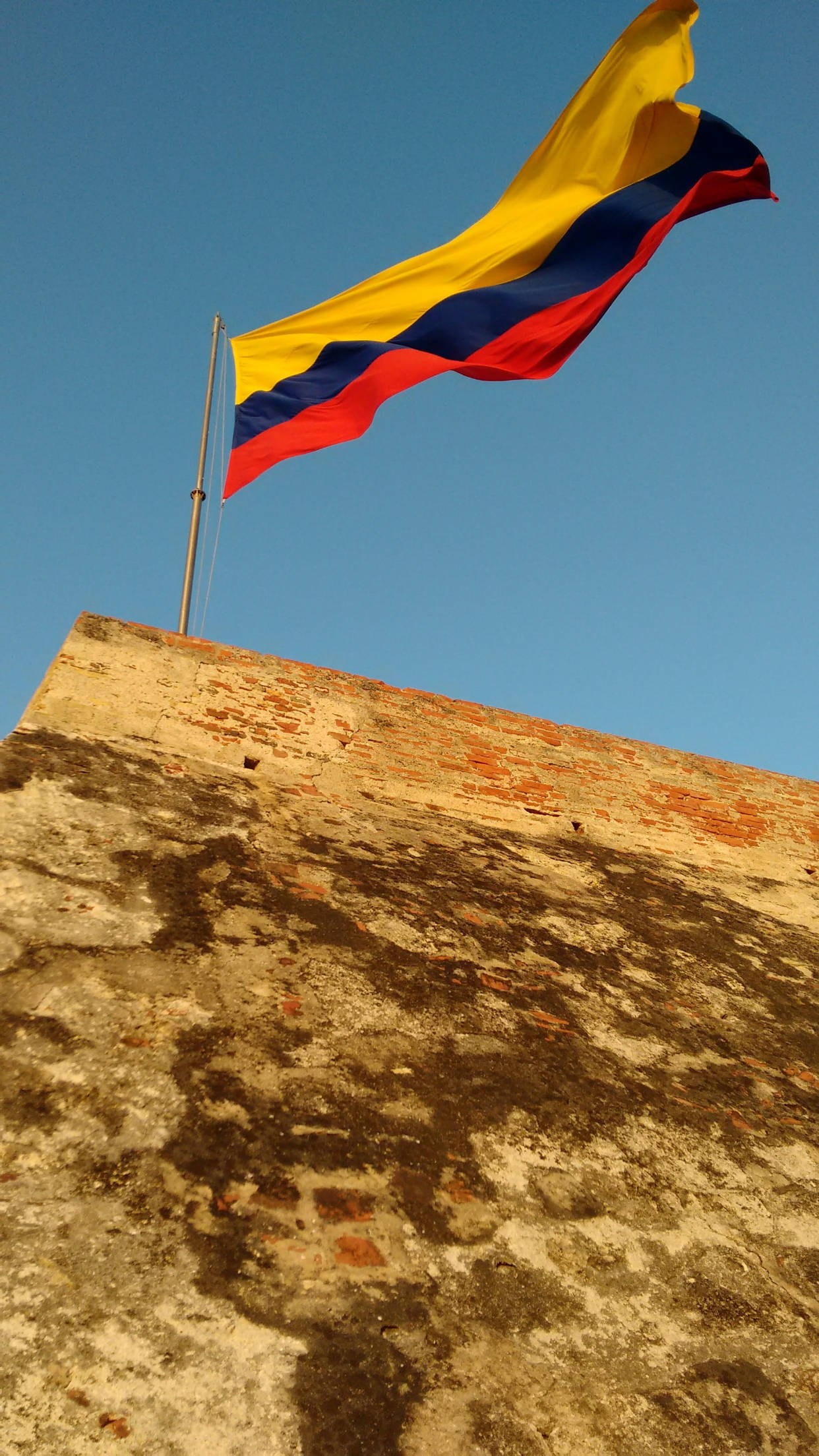 Colombia flag, weathered brick fortress, clear blue sky, Full HD Phone Wallpaper
