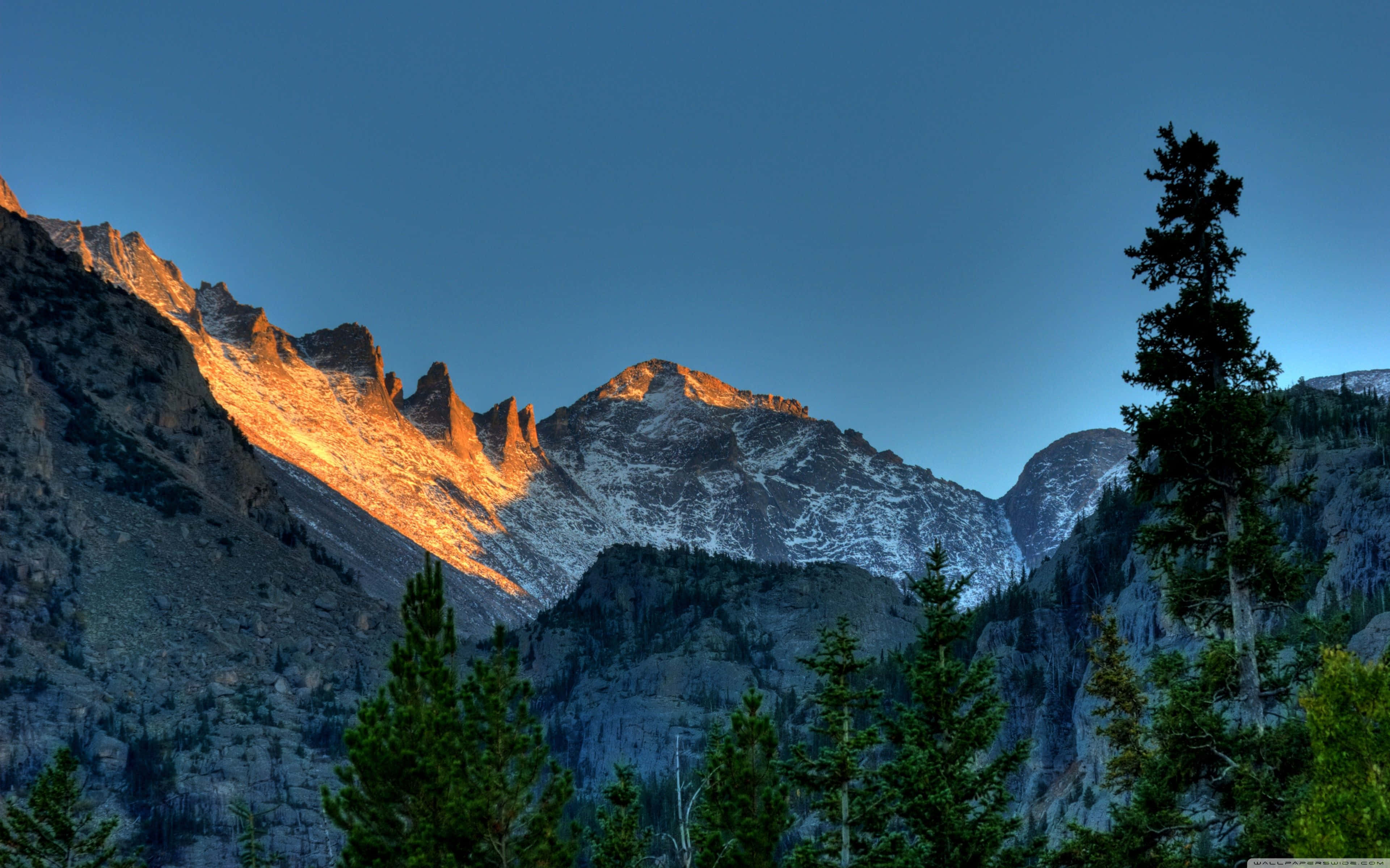 Colorado, jagged mountain peaks, golden warmth, 4K Desktop Wallpaper
