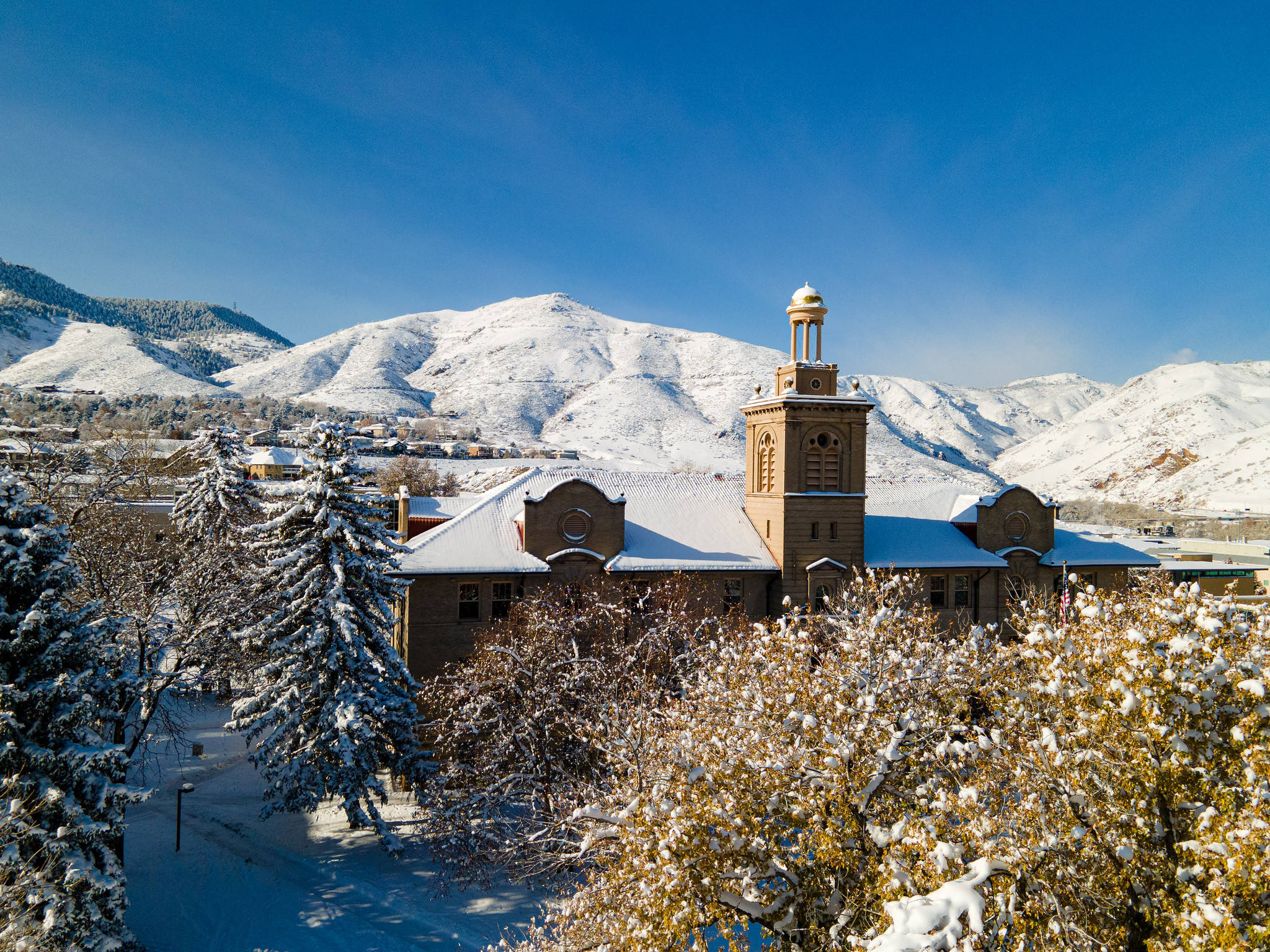 Colorado School Of Mines, Evergreens, snow-covered church, Full HD Desktop Wallpaper