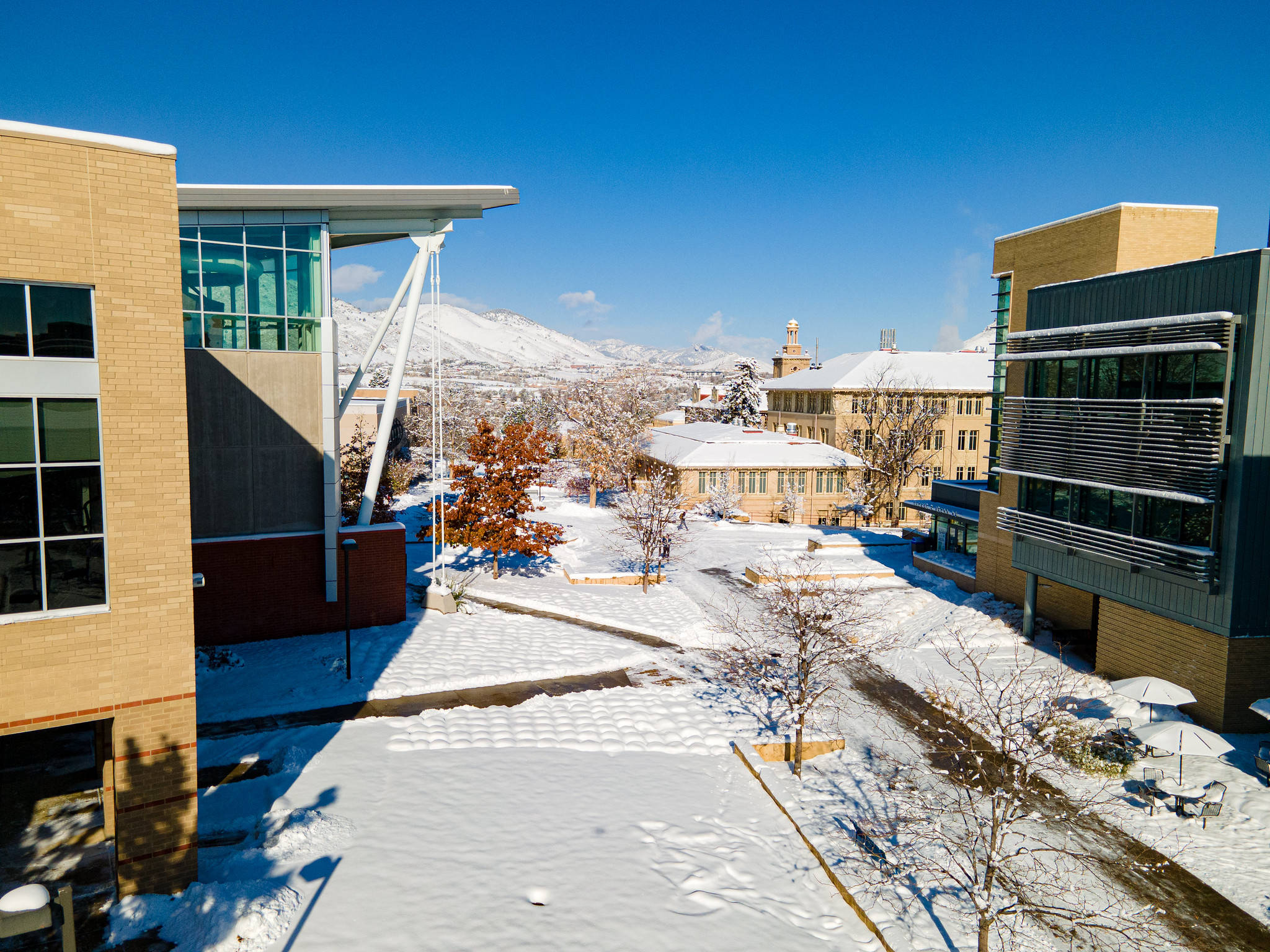 Colorado School Of Mines, modern campus courtyard, clear blue sky, Full HD Desktop Wallpaper