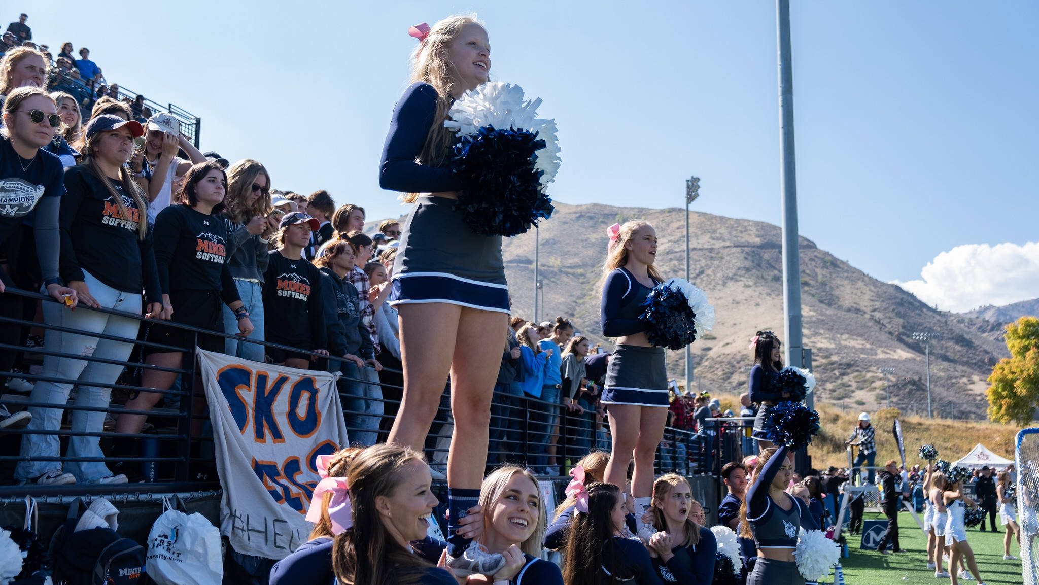 Colorado School Of Mines, cheerleaders, blue and white uniforms, Full HD Desktop Wallpaper