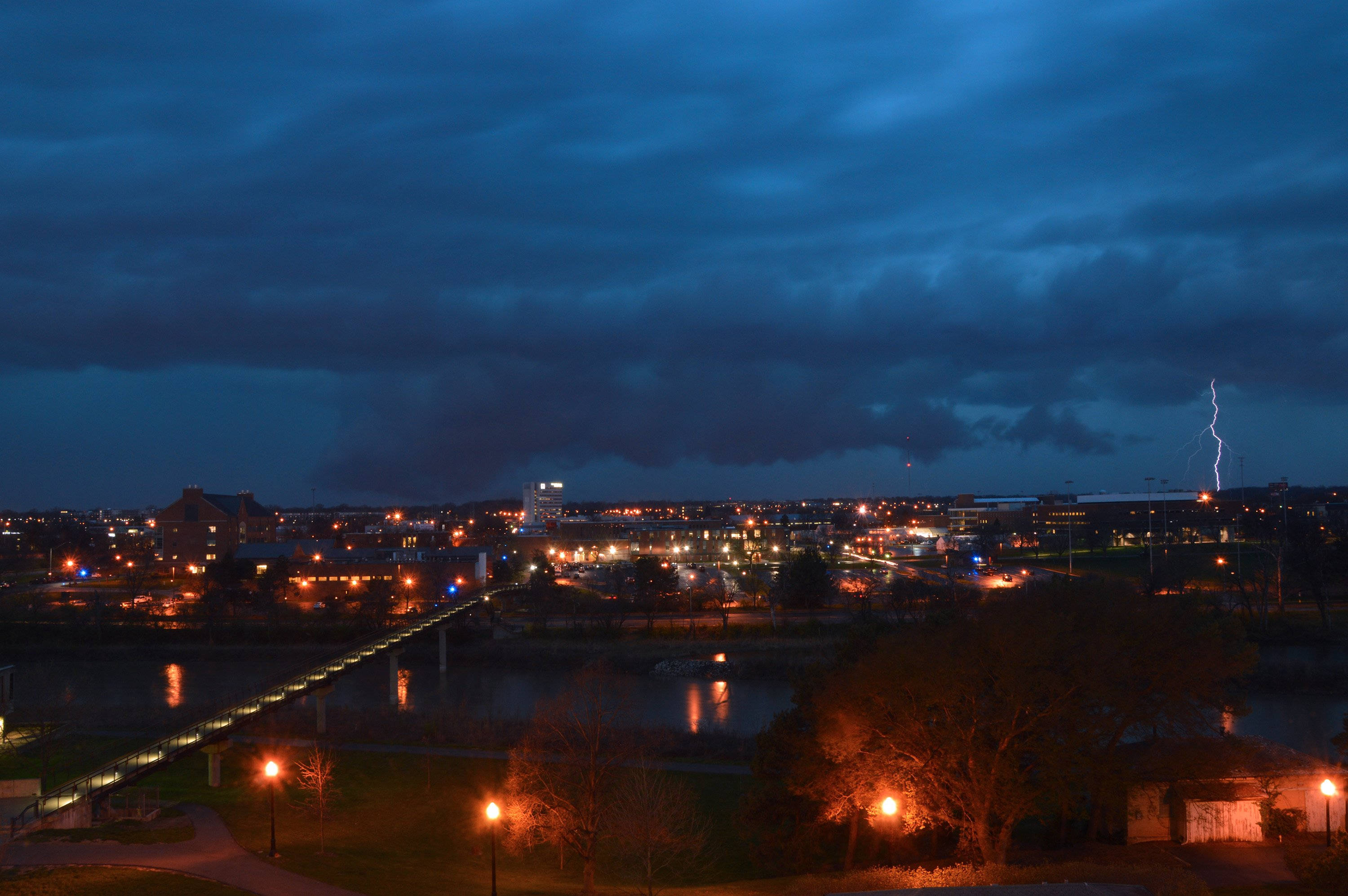 Columbus, cloudy evening, dusk, 2K Desktop Wallpaper