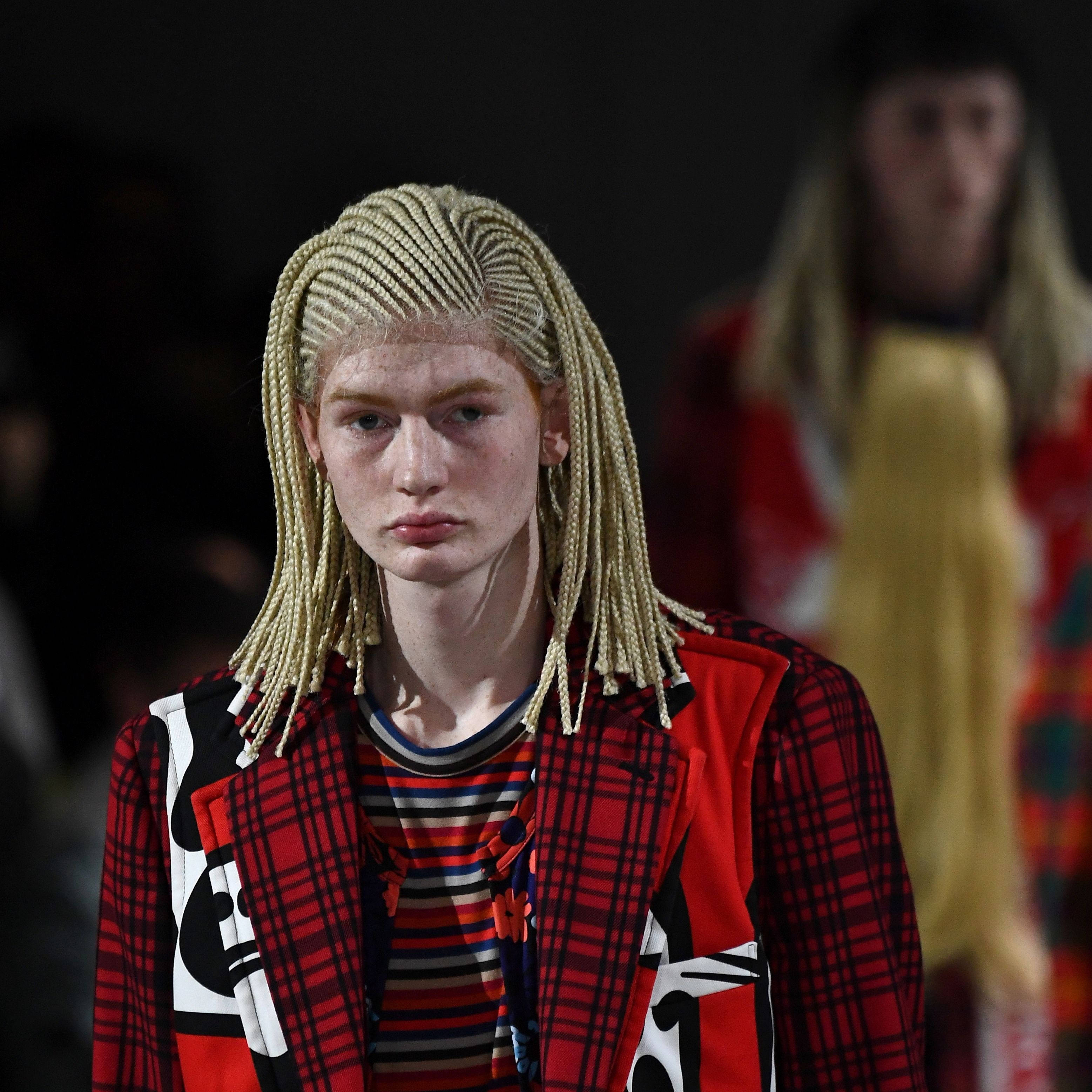 Comme Des Garçons, red plaid jacket, striped shirt, 2K Desktop Wallpaper
