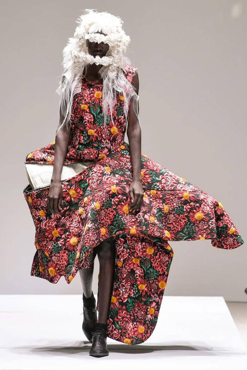 Comme Des Garçons, Crazy Shaped Flower Dress, white feathered headpiece, SD Phone Wallpaper