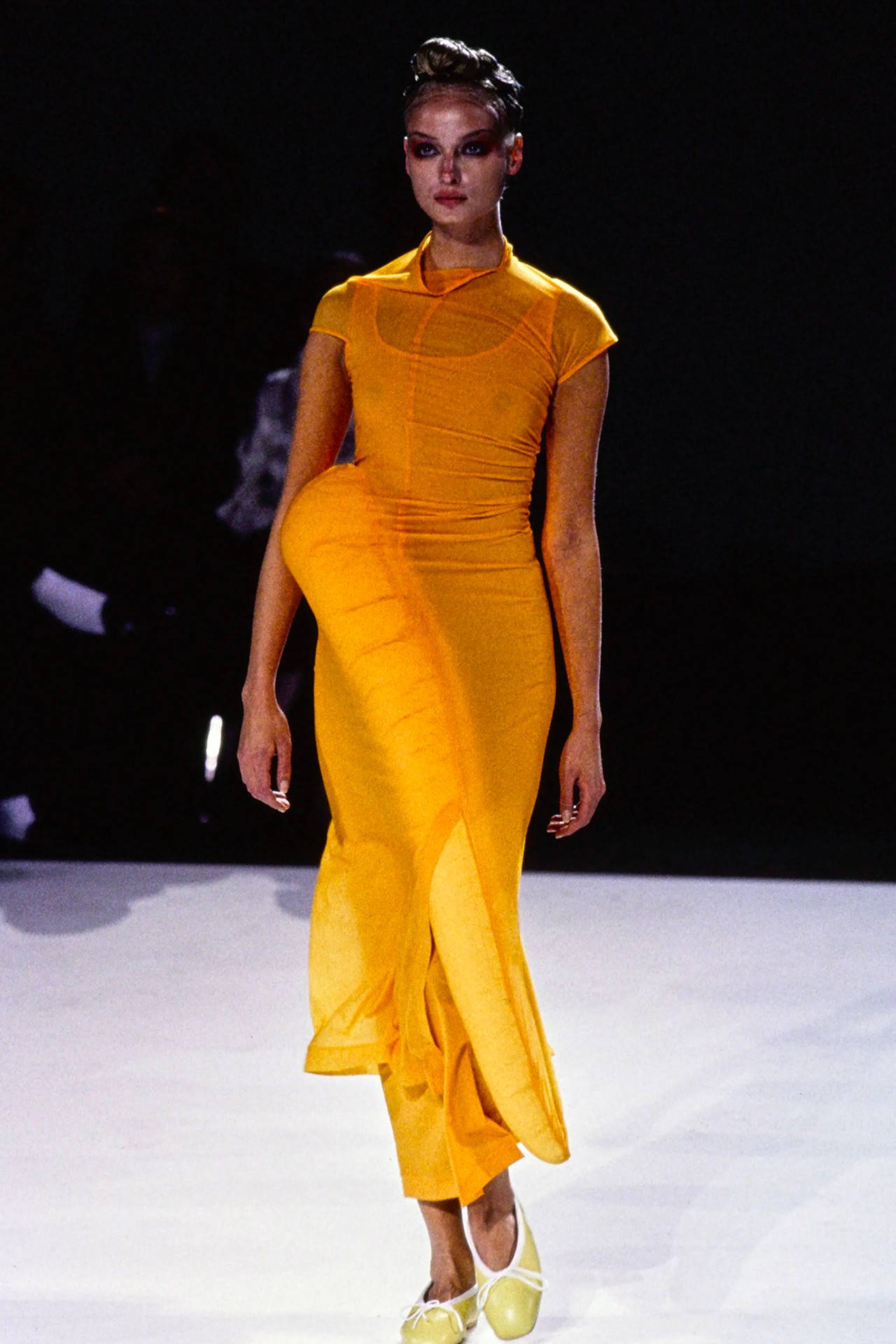 Comme Des Garçons, yellow dress, runway lights, Full HD Phone Wallpaper