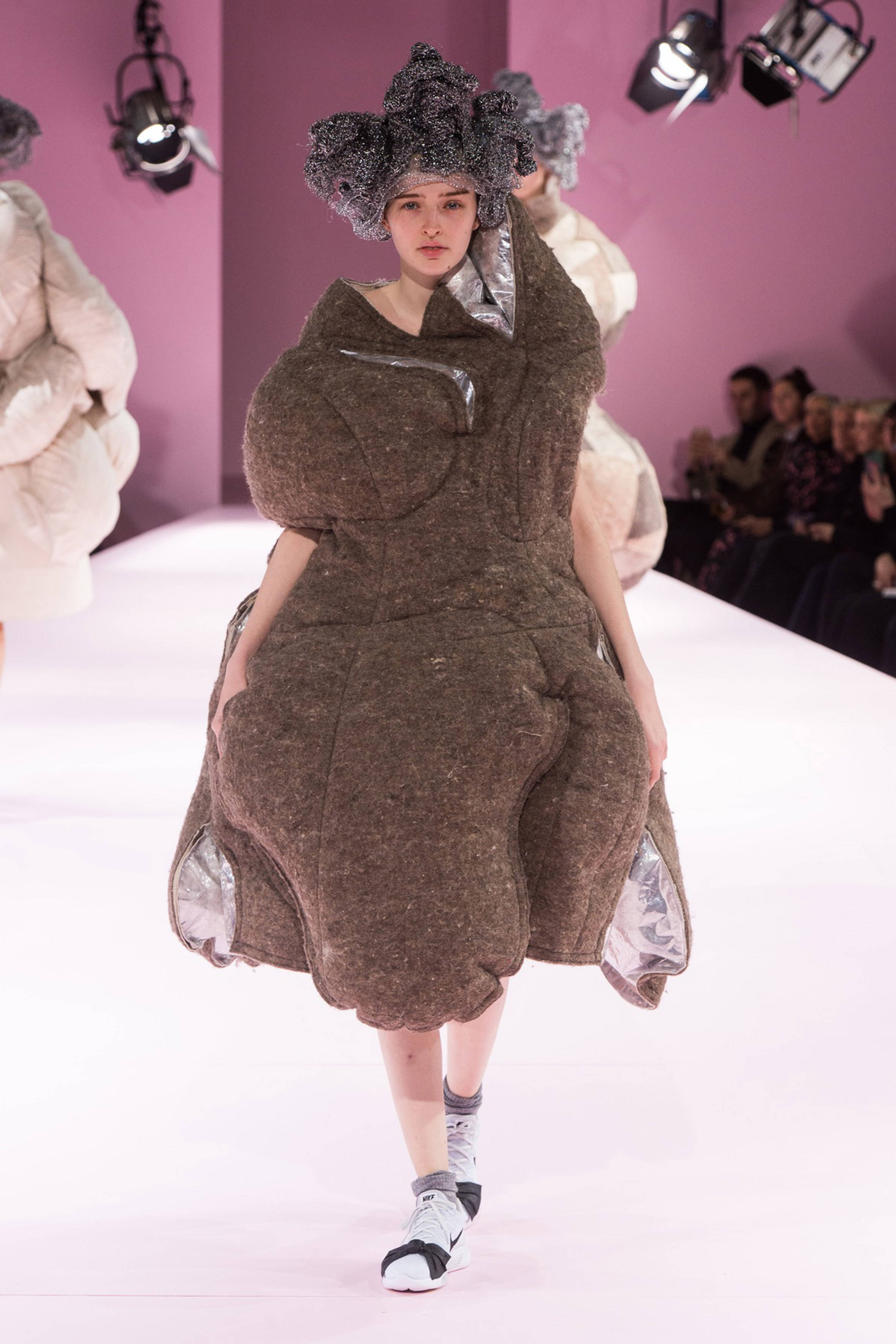 Comme Des Garçons, huge brown coat, pink-lit runway, 2K Phone Wallpaper